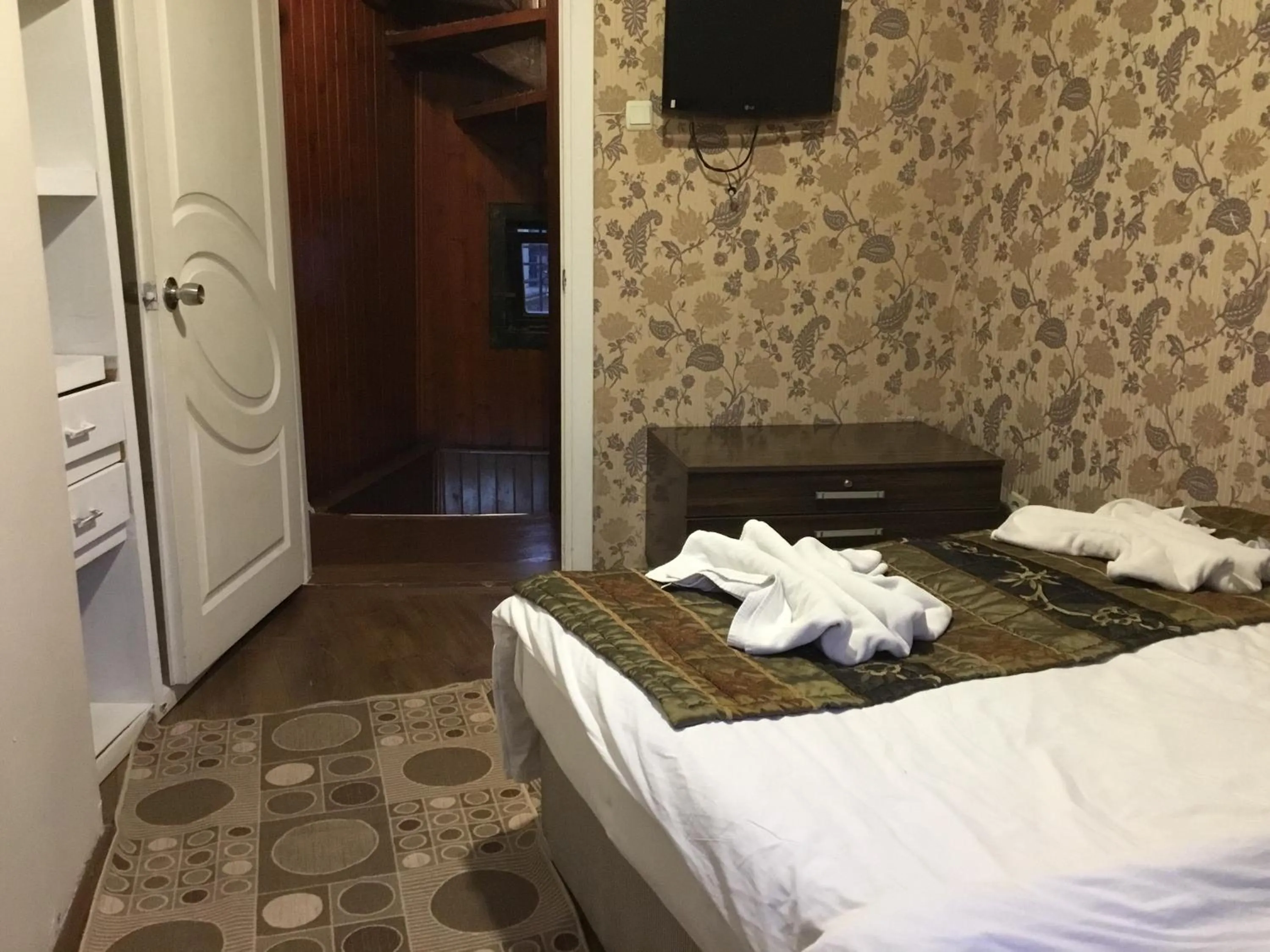 Divan Wooden Guesthouse