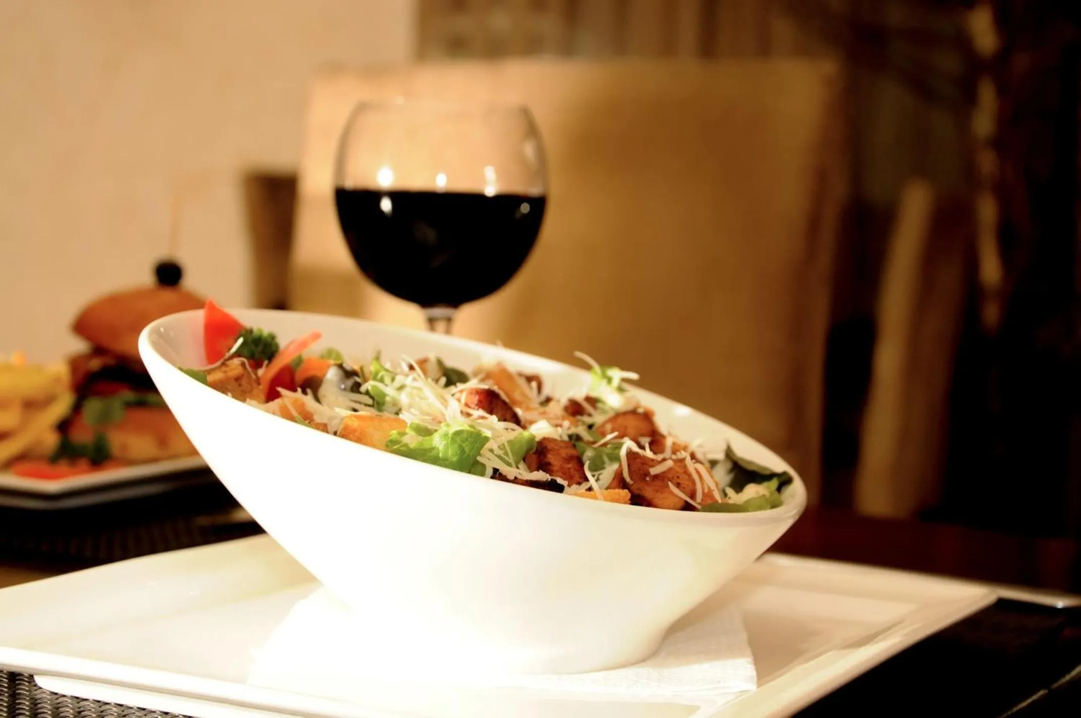 Restaurant/places to eat in GemSuites Serviced Apartments State House