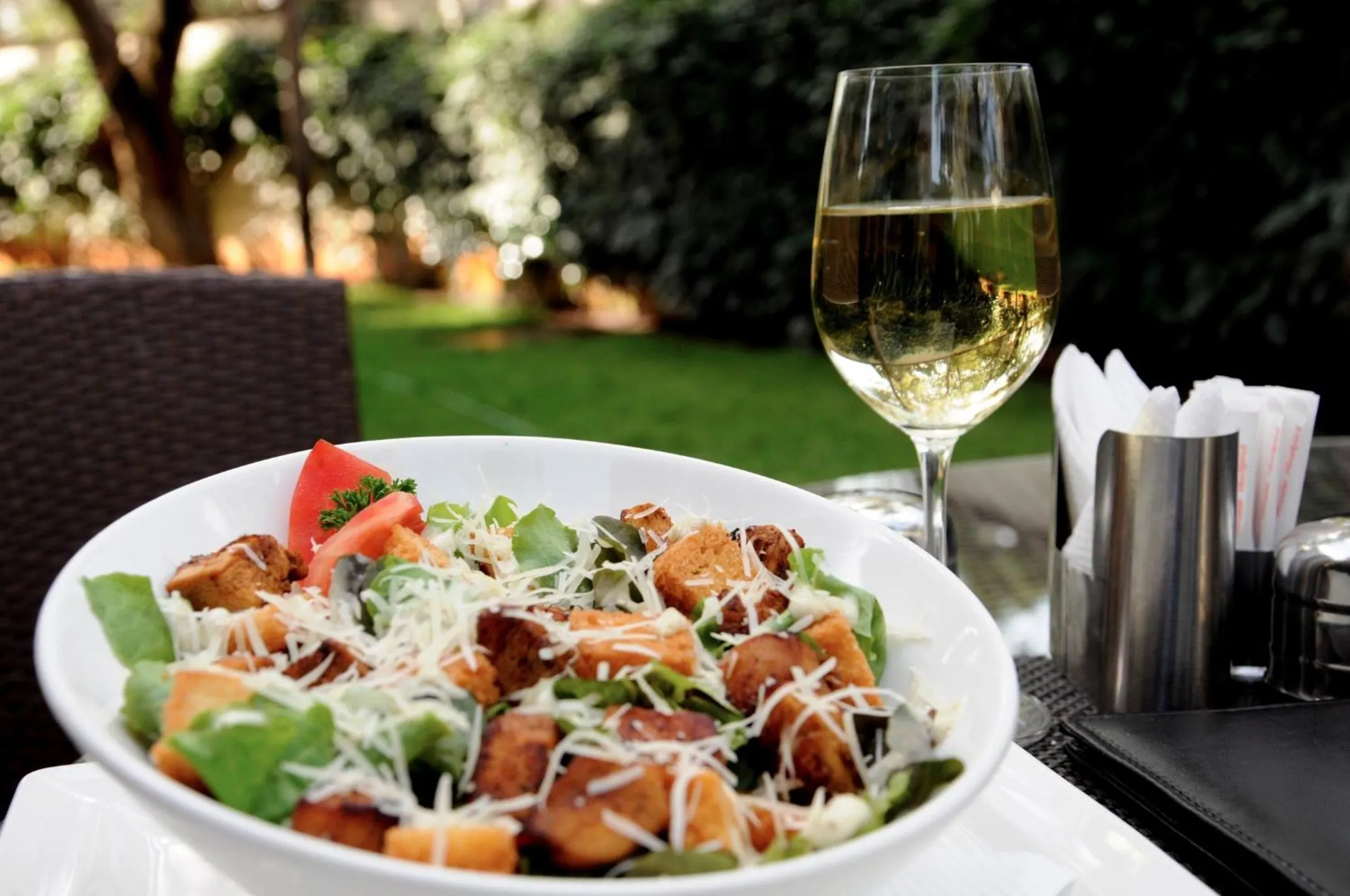 Restaurant/places to eat in GemSuites Serviced Apartments State House