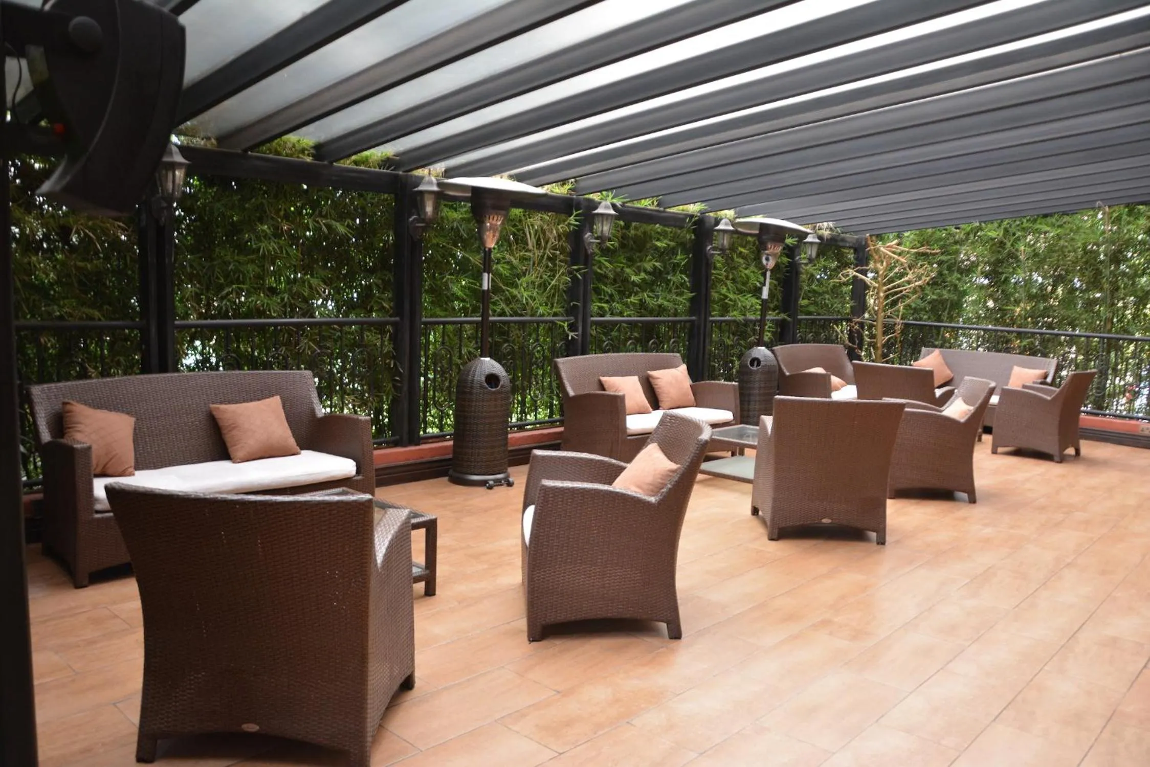 Restaurant/places to eat in GemSuites Serviced Apartments State House