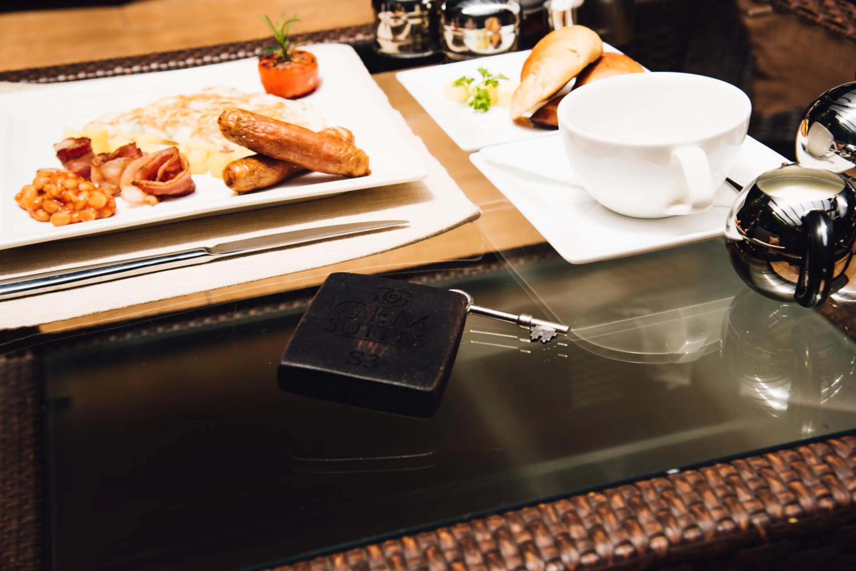 Restaurant/places to eat in GemSuites Serviced Apartments State House