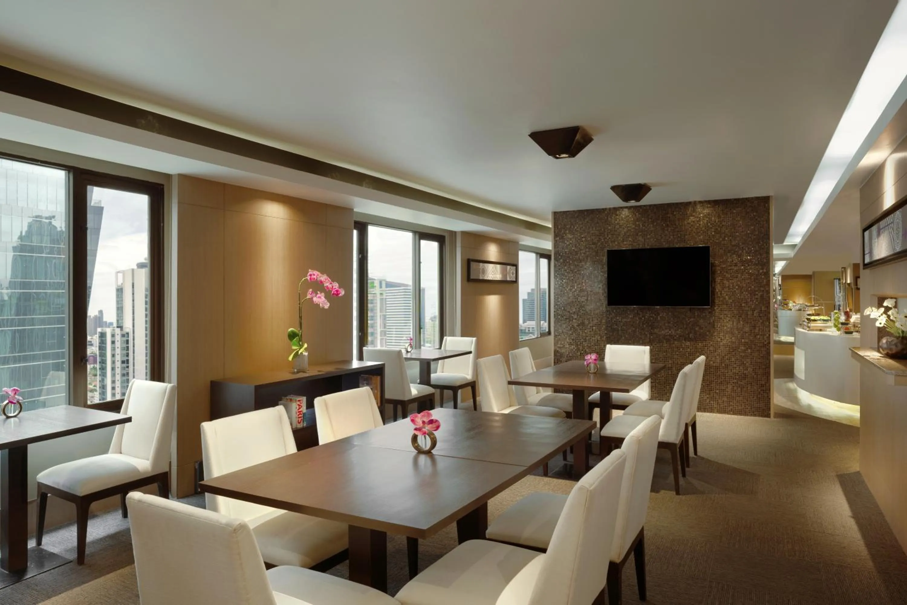 Lounge or bar in Avani Ratchada Bangkok