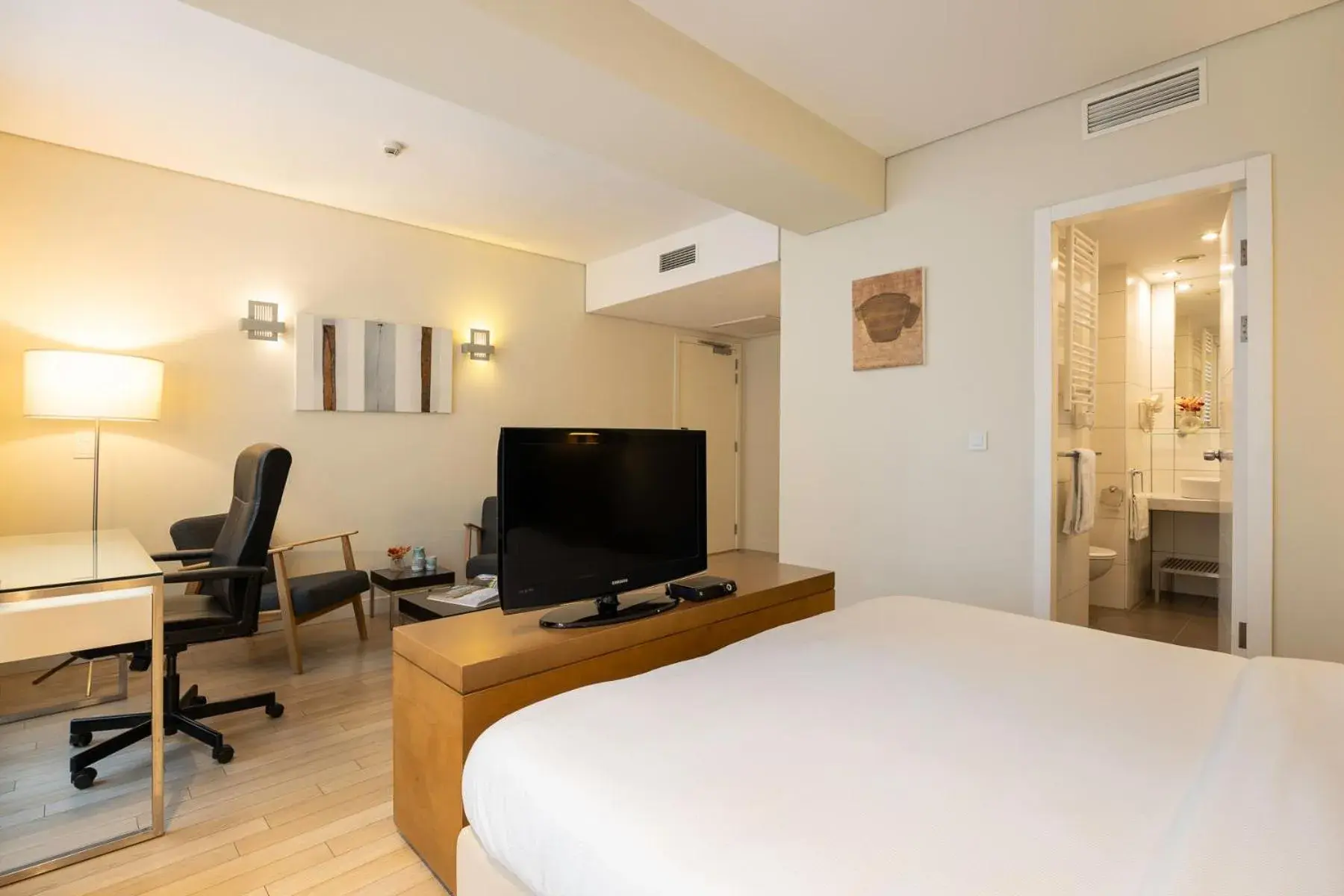 Photo of the whole room, Bed in B-aparthotel Grand Place Photo of the whole room, Bed in B-aparthotel Grand Place