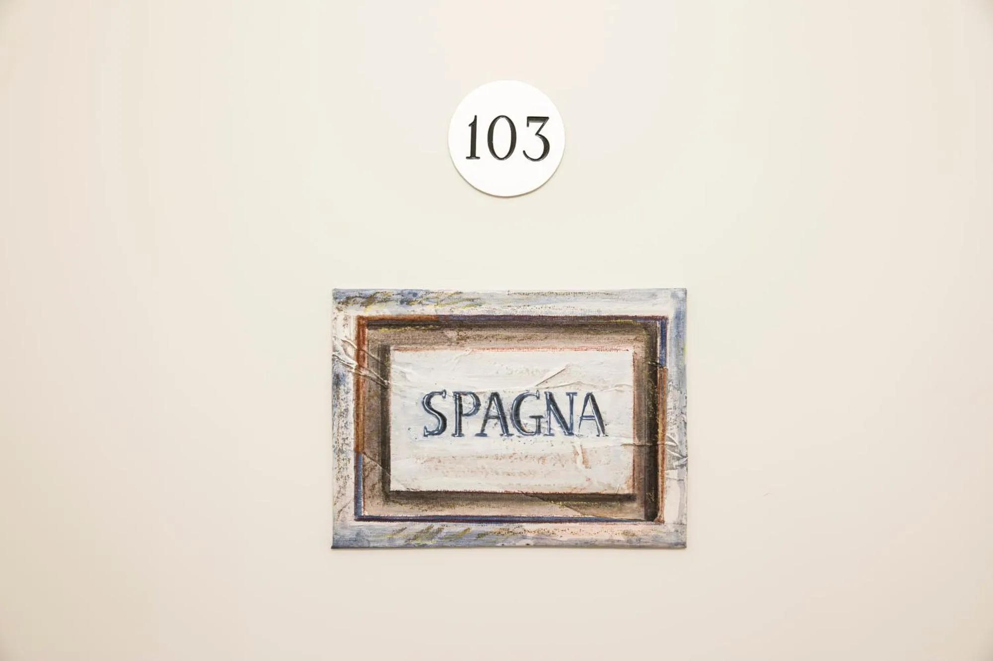 Decorative detail in Trastevere Gallery Suites