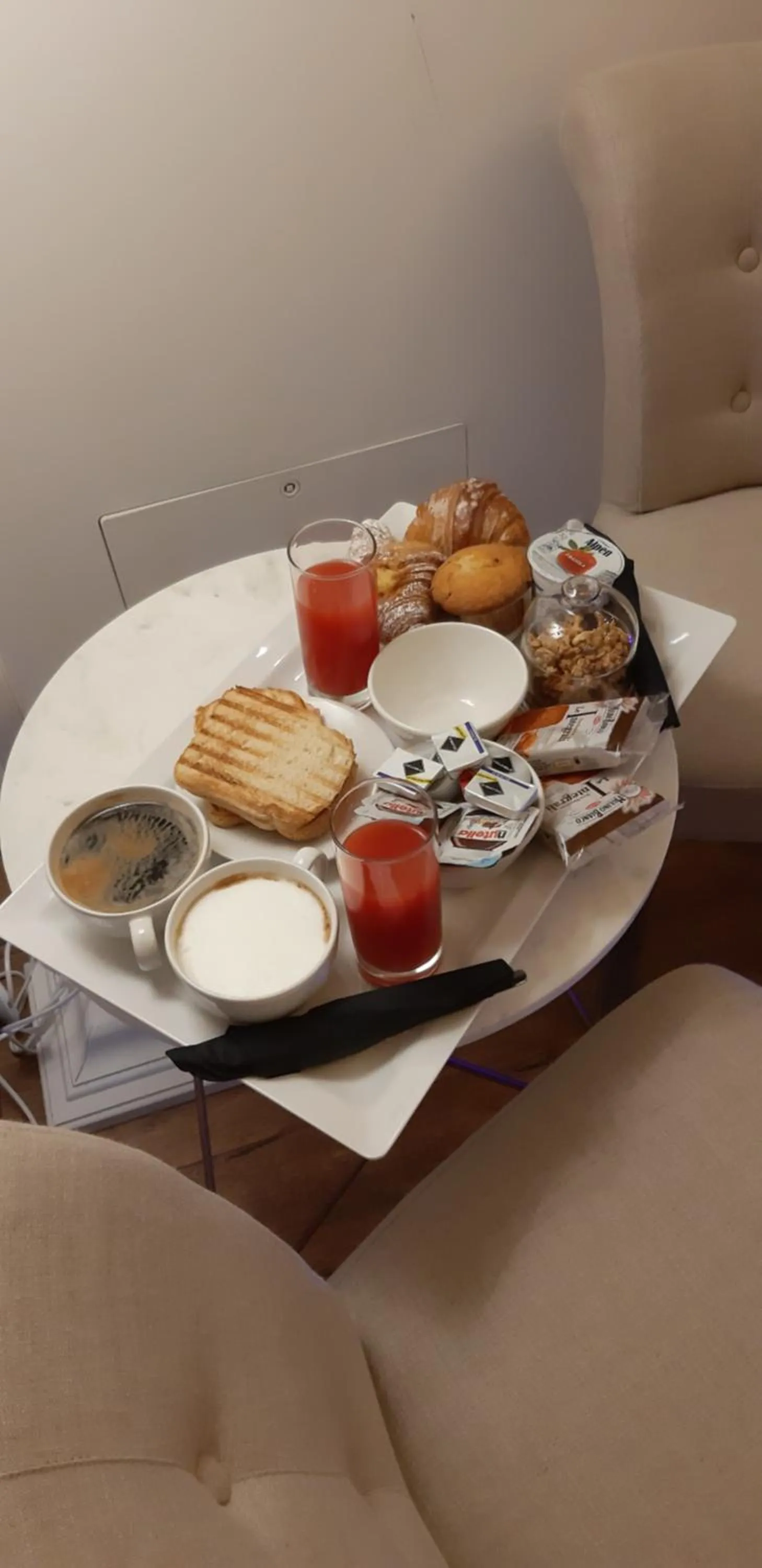 Food and drinks in Trastevere Gallery Suites