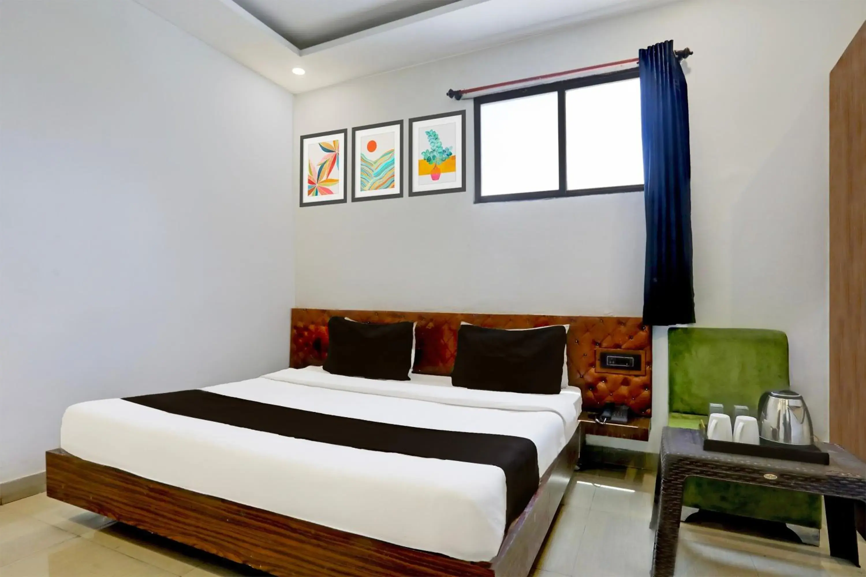 Bedroom, Bed in Hotel O MP Nagar Near Rachna Tower Bedroom, Bed in Hotel O MP Nagar Near Rachna Tower