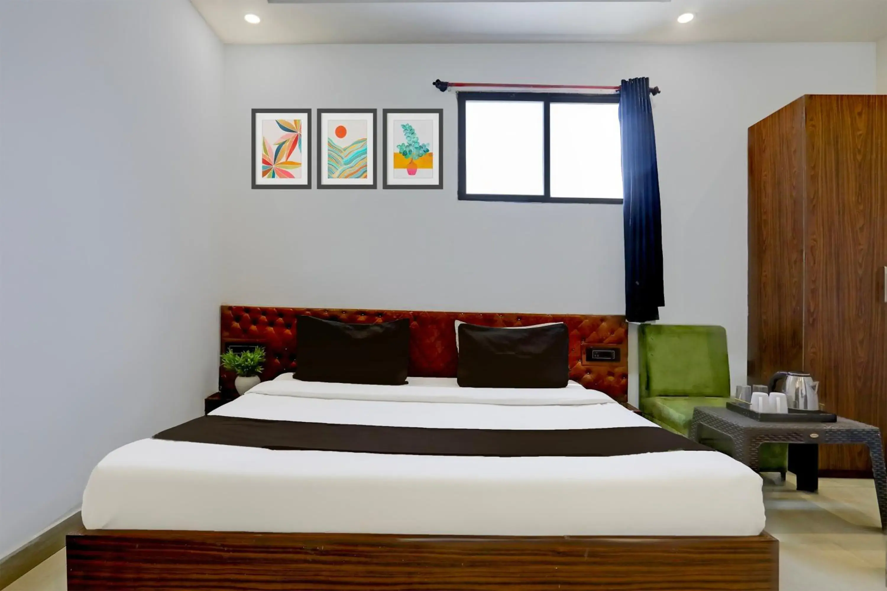 Bedroom, Bed in Hotel O MP Nagar Near Rachna Tower Bedroom, Bed in Hotel O MP Nagar Near Rachna Tower