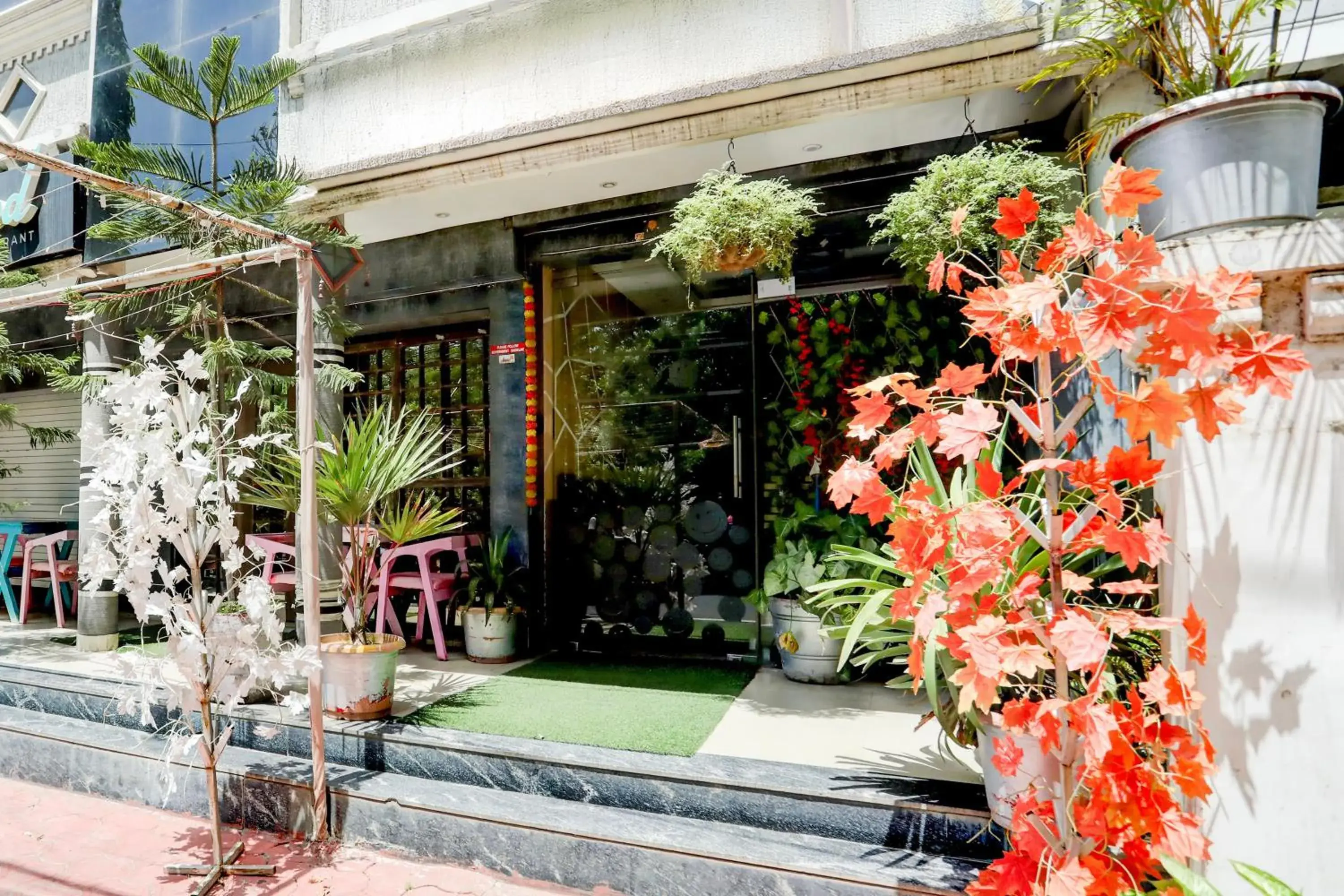 Facade/entrance in Super Hotel O MP Nagar Near Rachna Tower Facade/entrance in Super Hotel O MP Nagar Near Rachna Tower