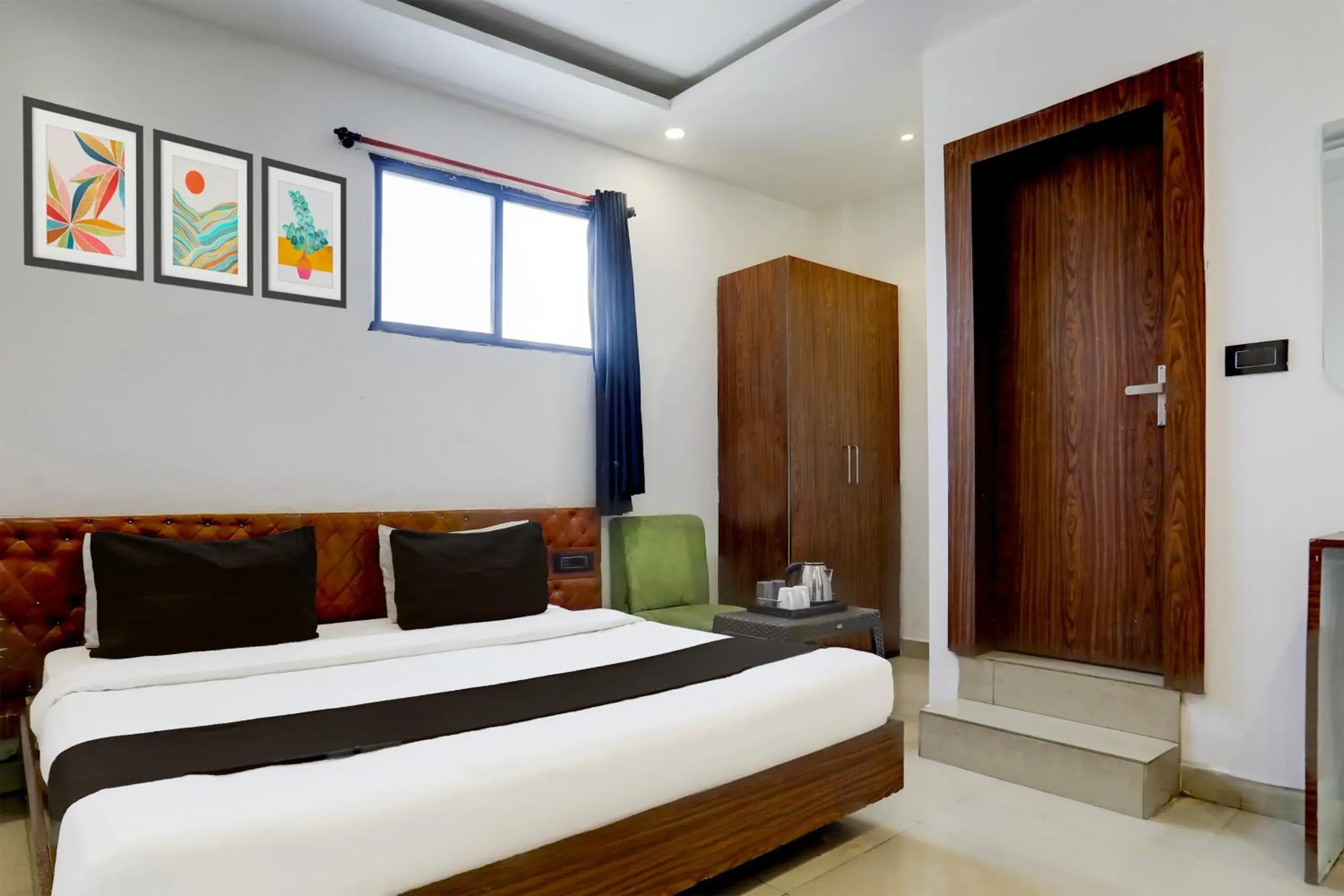 Bedroom, Bed in Super Hotel O MP Nagar Near Rachna Tower Bedroom, Bed in Super Hotel O MP Nagar Near Rachna Tower