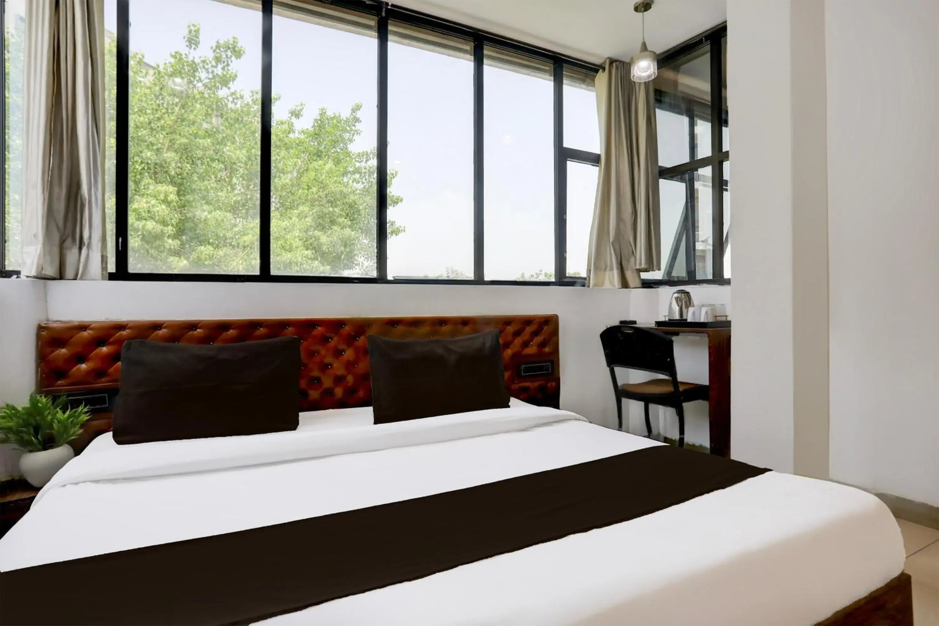 Bedroom, Bed in Super Hotel O MP Nagar Near Rachna Tower Bedroom, Bed in Super Hotel O MP Nagar Near Rachna Tower