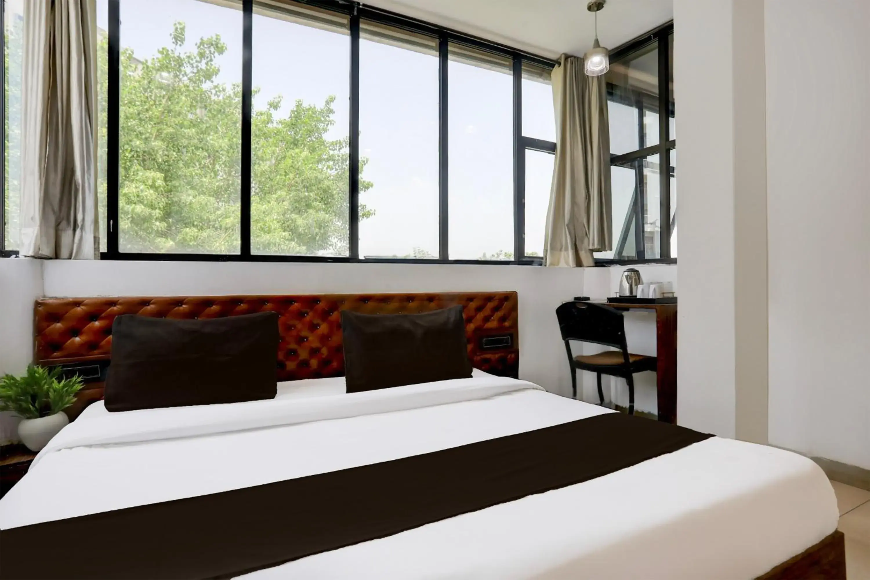 Bedroom, Bed in Super Hotel O MP Nagar Near Rachna Tower Bedroom, Bed in Super Hotel O MP Nagar Near Rachna Tower
