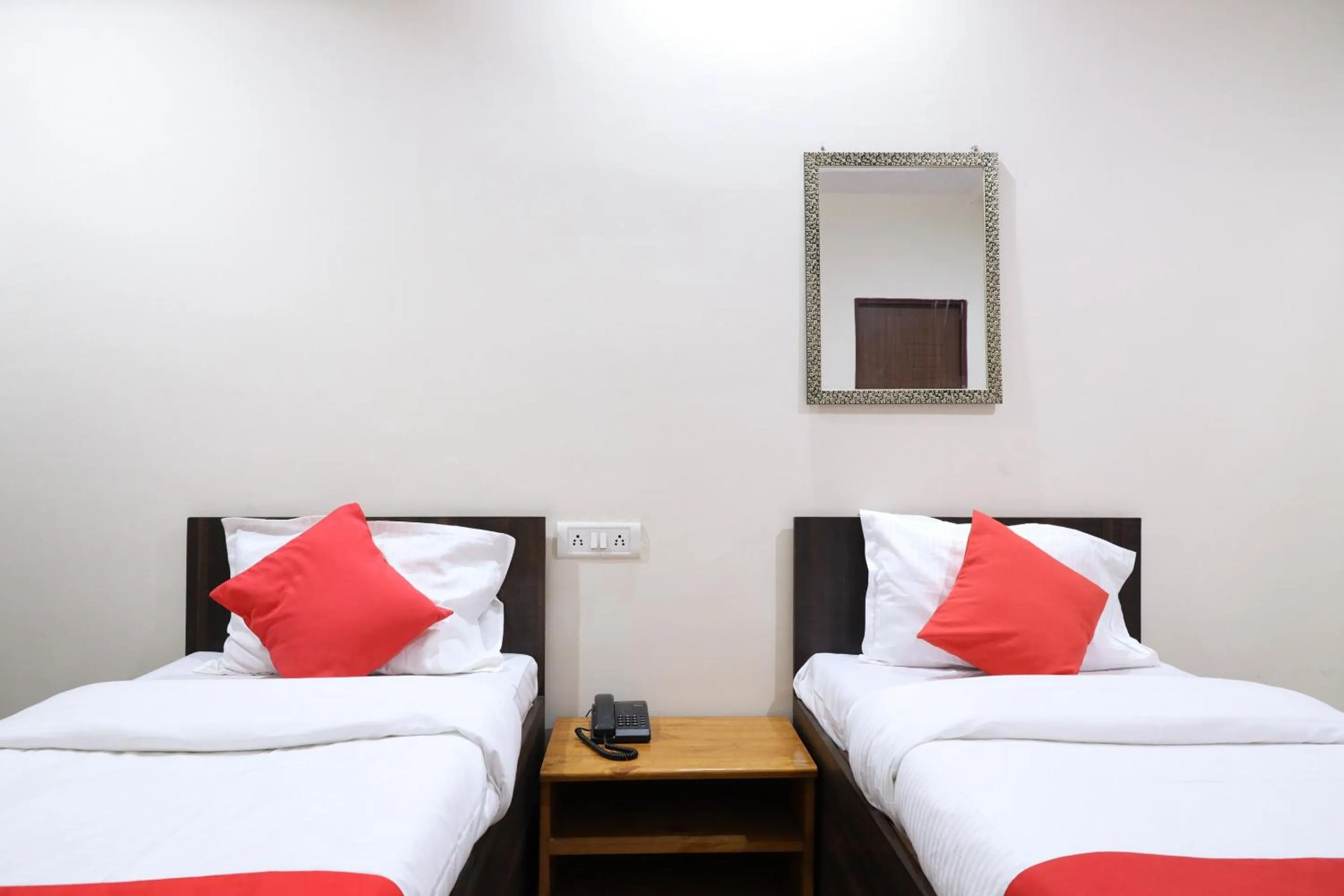 Bedroom in Collection O Nagpur International Airport