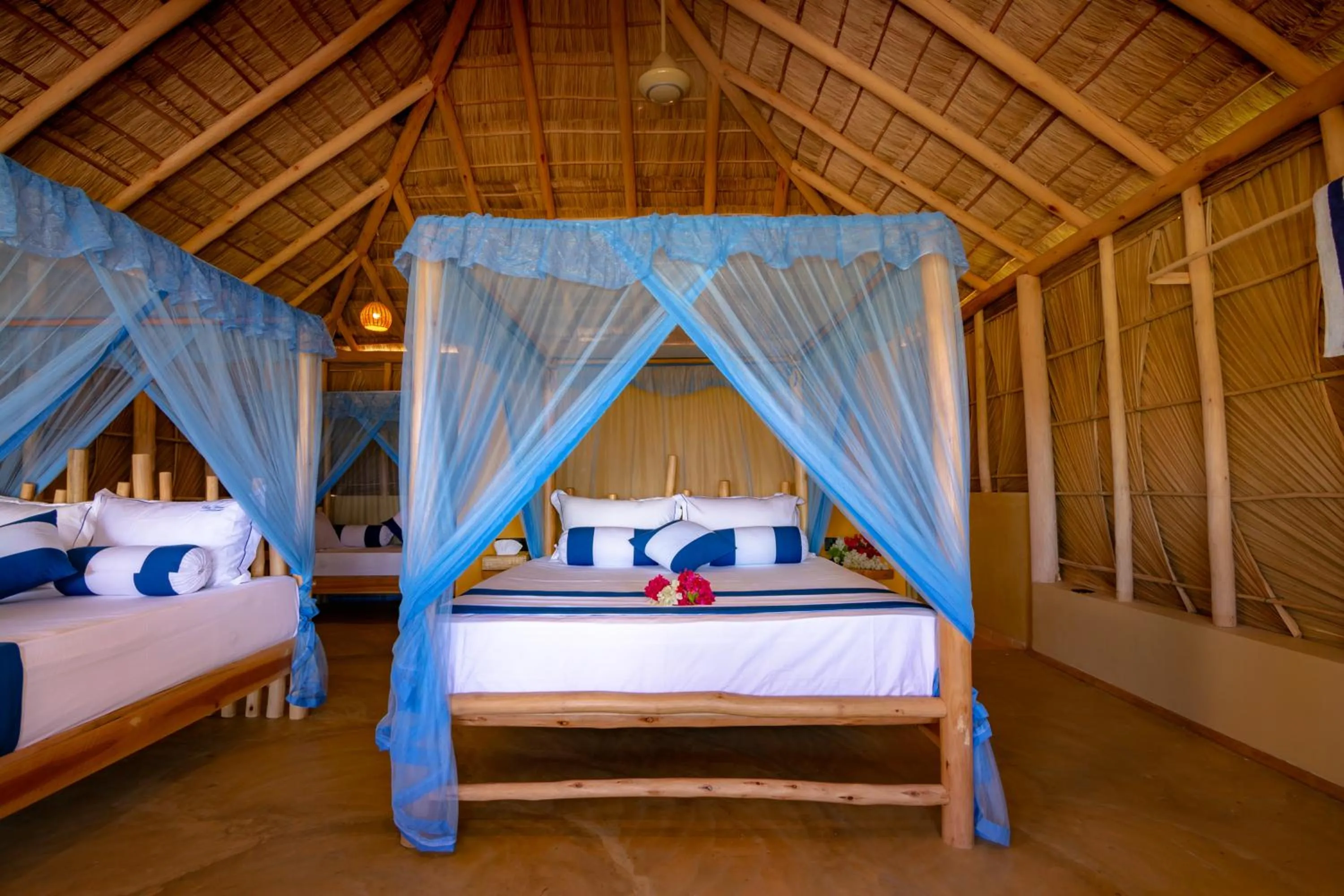 Bedroom, Bed in Blue Waters