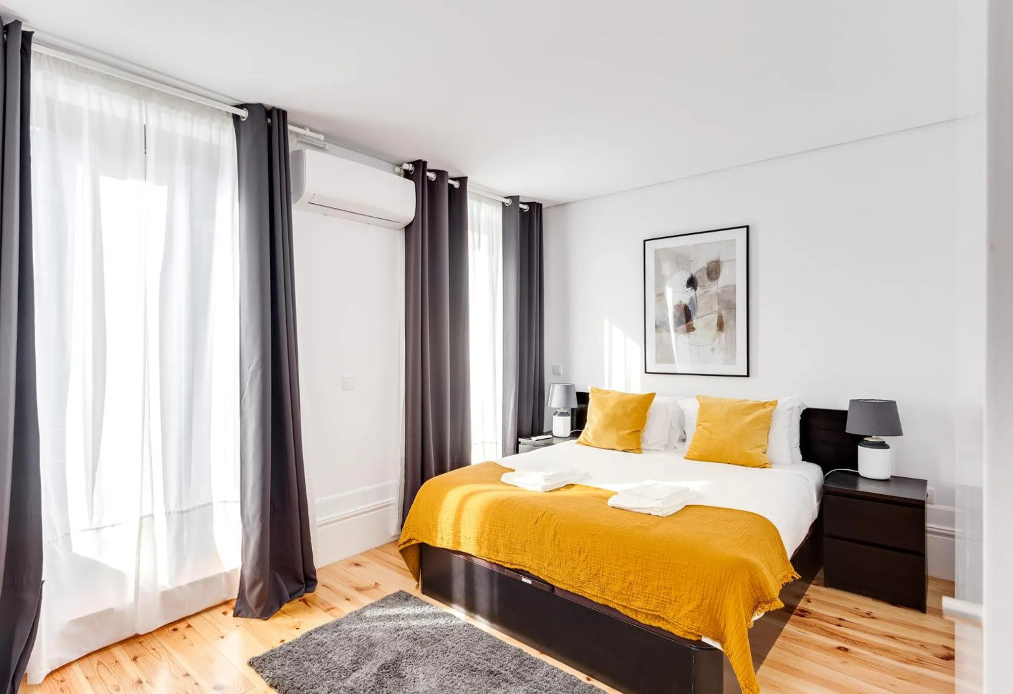 Almada Luxurious Duplex by DA'HOME