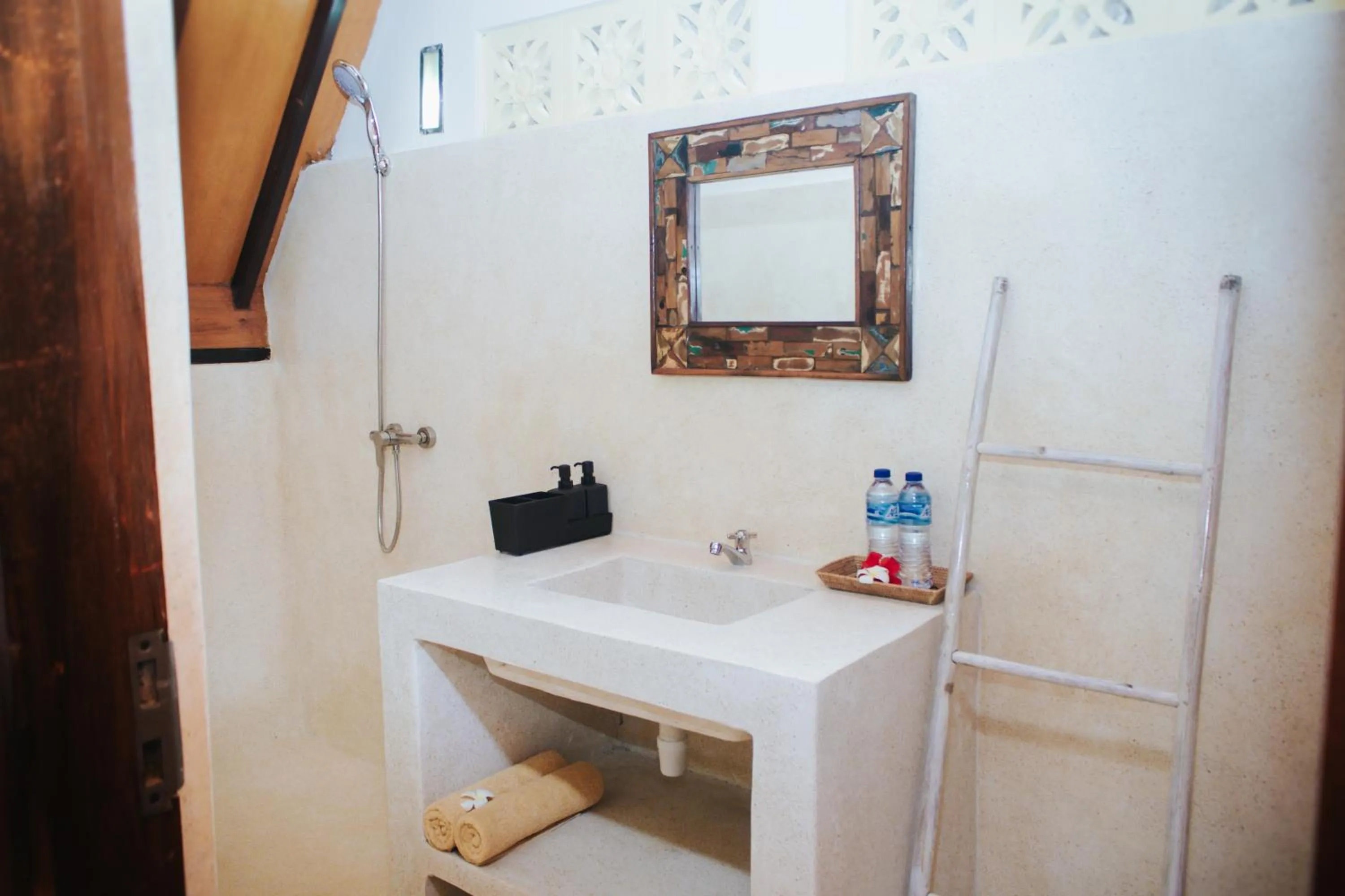 Bathroom in Lucy's Garden Hotel