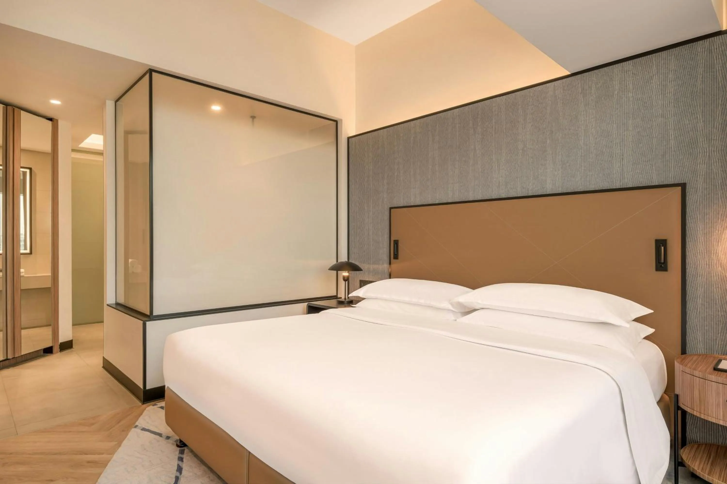 Bedroom, Bed in Sheraton Mall of the Emirates Hotel, Dubai