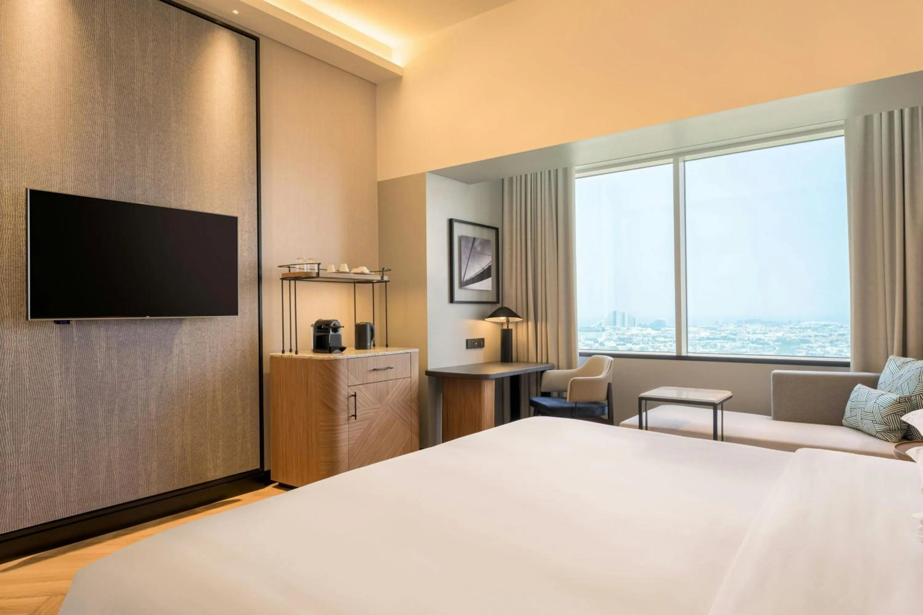 Bedroom, Bed in Sheraton Mall of the Emirates Hotel, Dubai