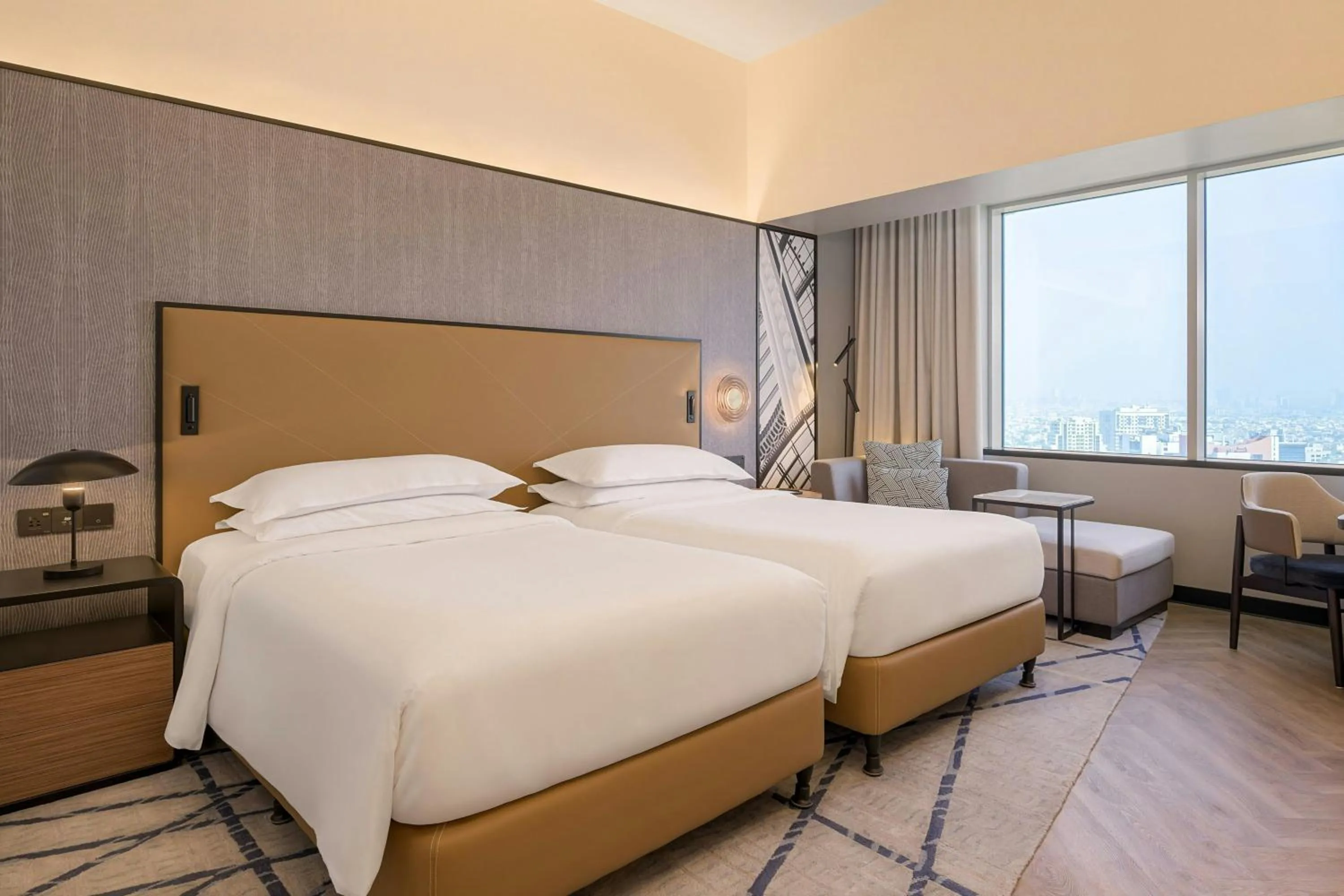 Bedroom, Bed in Sheraton Mall of the Emirates Hotel, Dubai