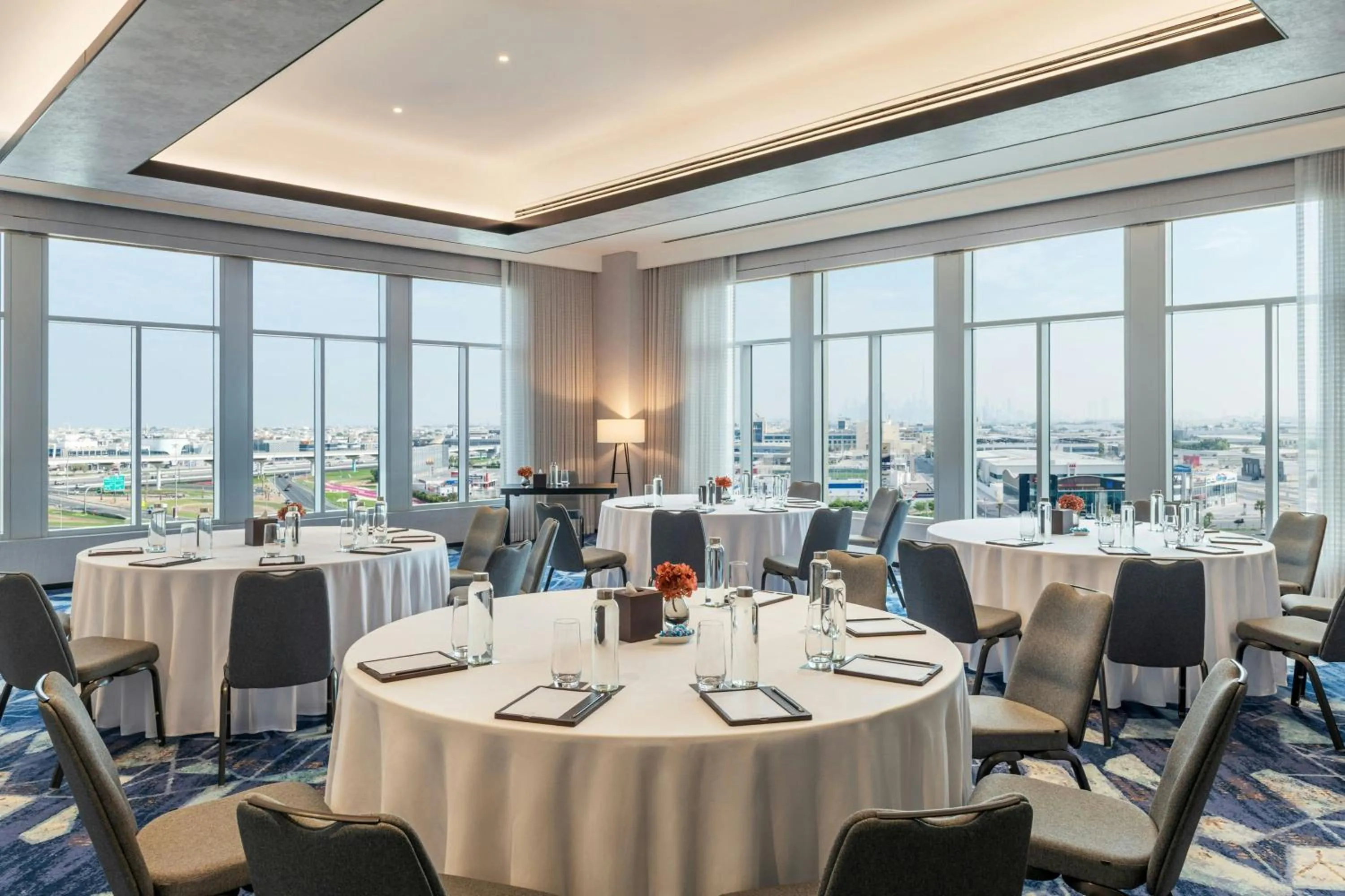 Lounge or bar in Sheraton Mall of the Emirates Hotel, Dubai