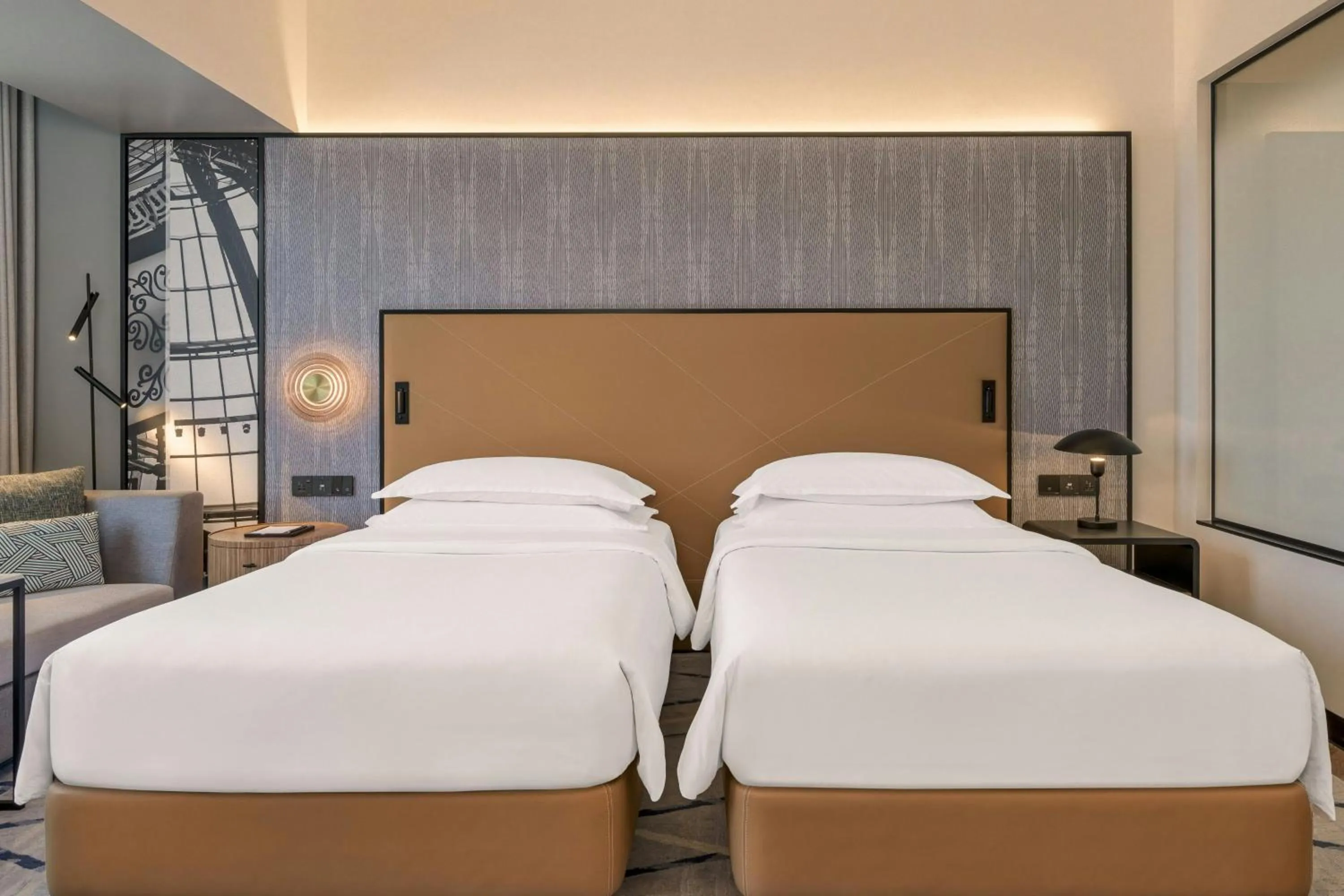 Bedroom, Bed in Sheraton Mall of the Emirates Hotel, Dubai