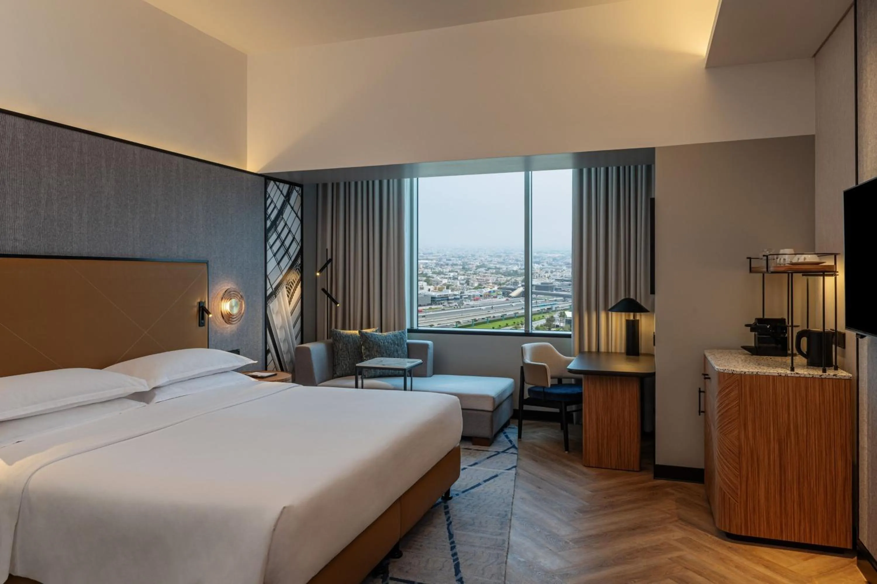 Bedroom, Bed in Sheraton Mall of the Emirates Hotel, Dubai