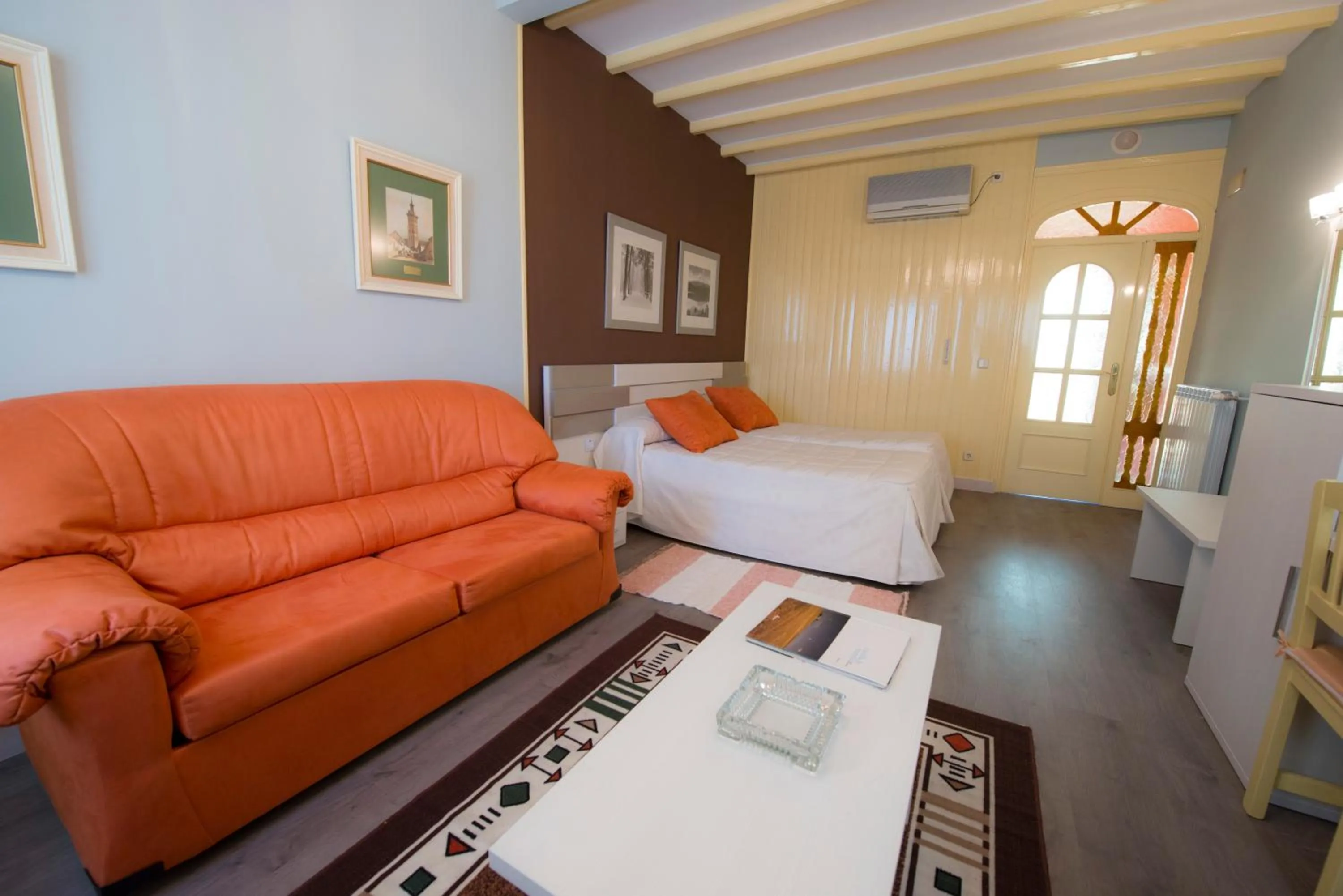 Photo of the whole room, Bed in Los Arcos