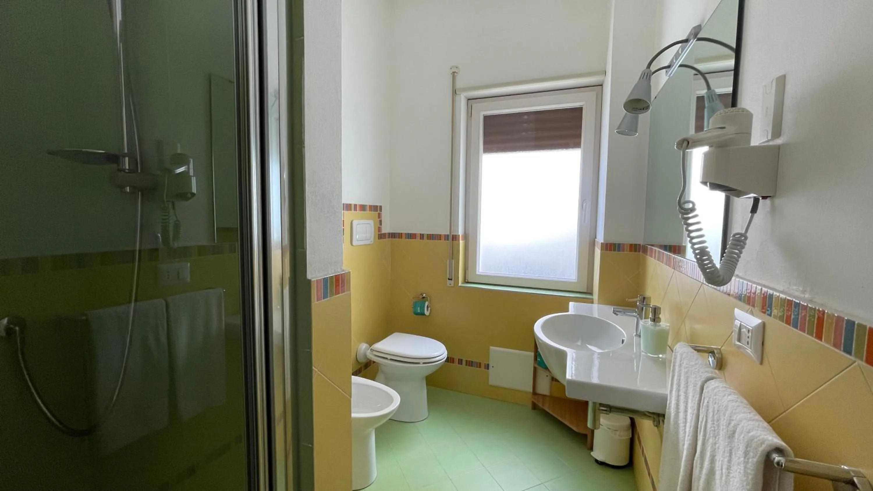 Shower in Lumachella B&B