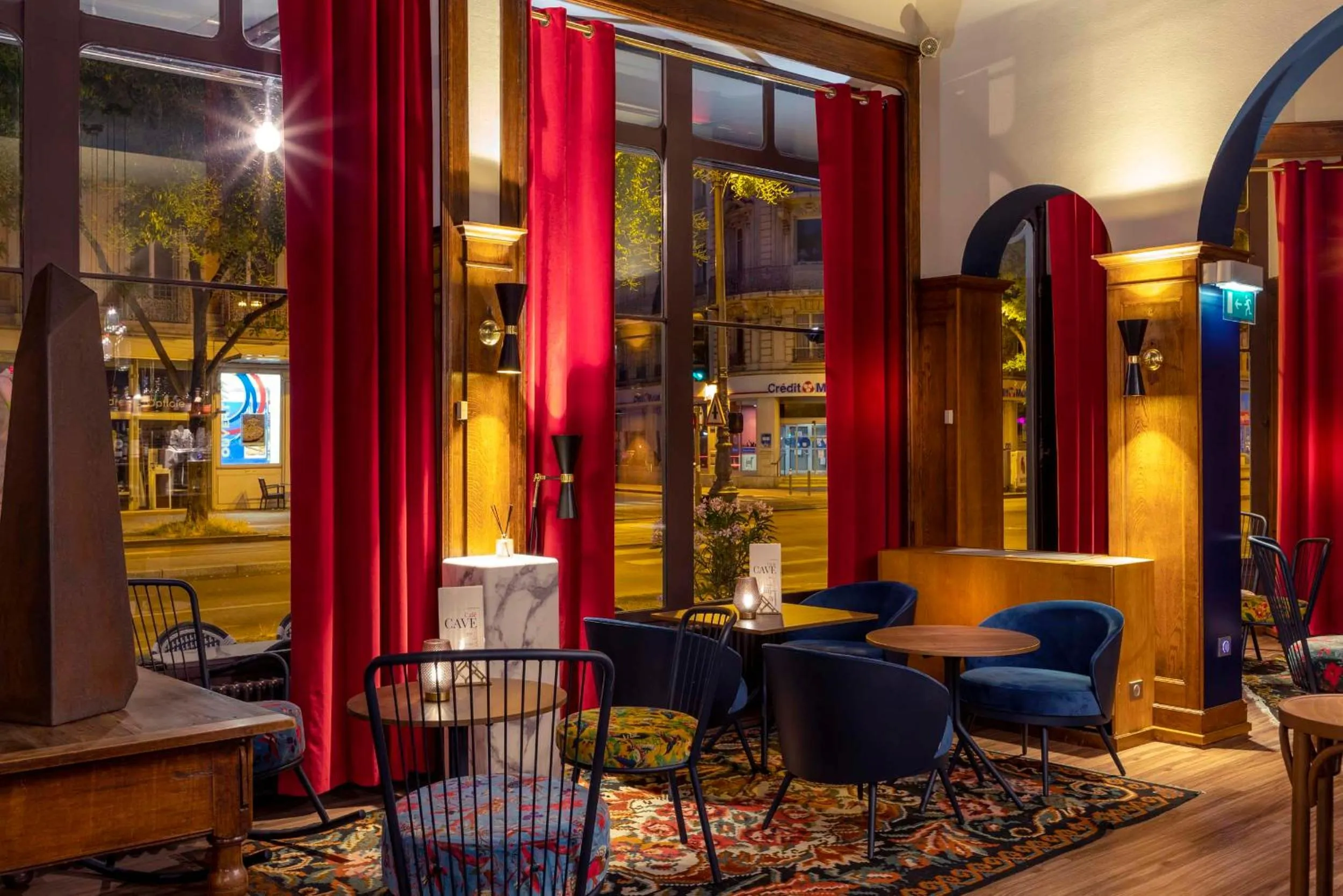 Communal lounge/ TV room in Hotel Saint Regis