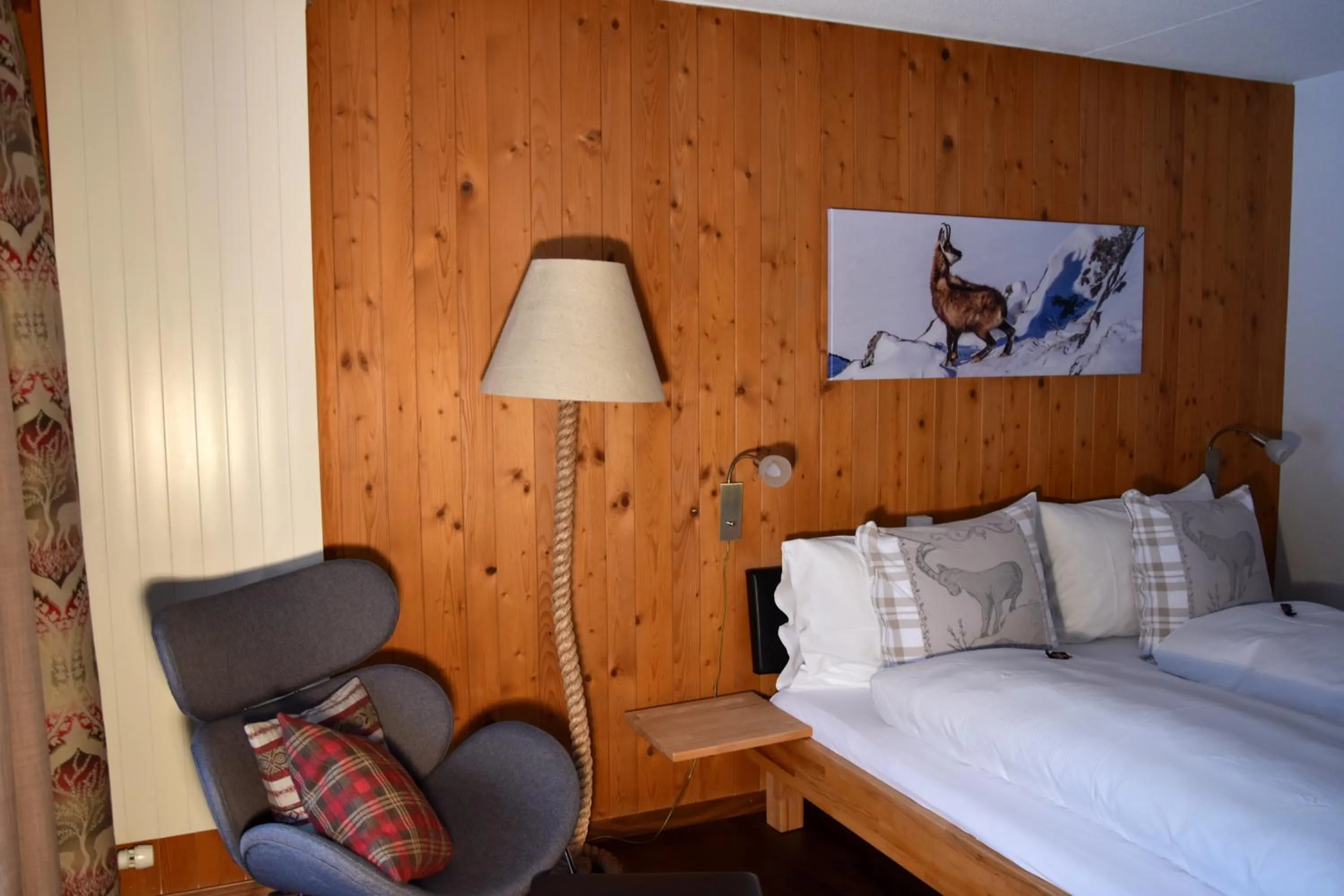Seating area, Bed in Hotel Cabana