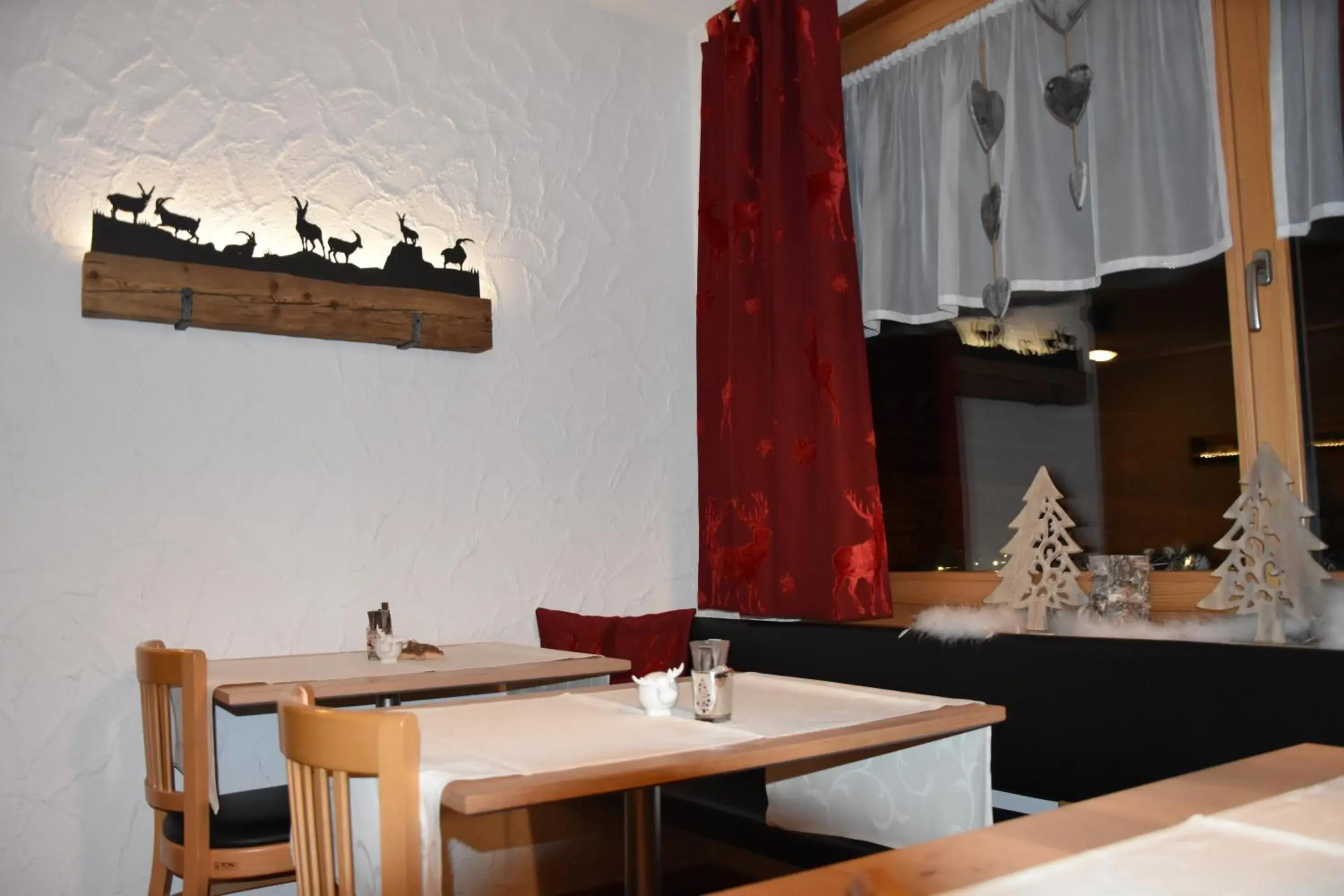 Restaurant/places to eat in Hotel Cabana Restaurant/places to eat in Hotel Cabana