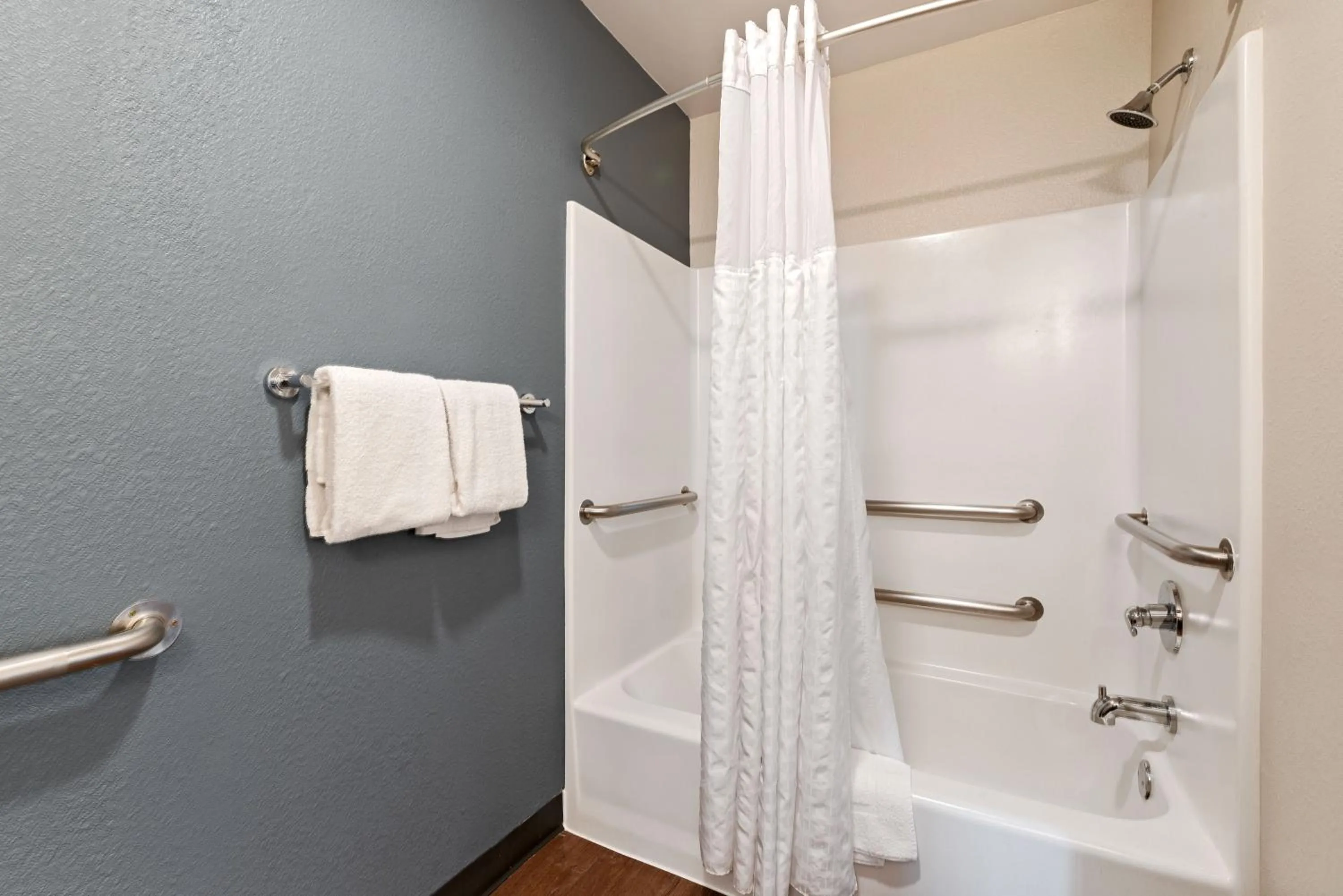 Shower in Extended Stay America Suites - Fremont - Newark