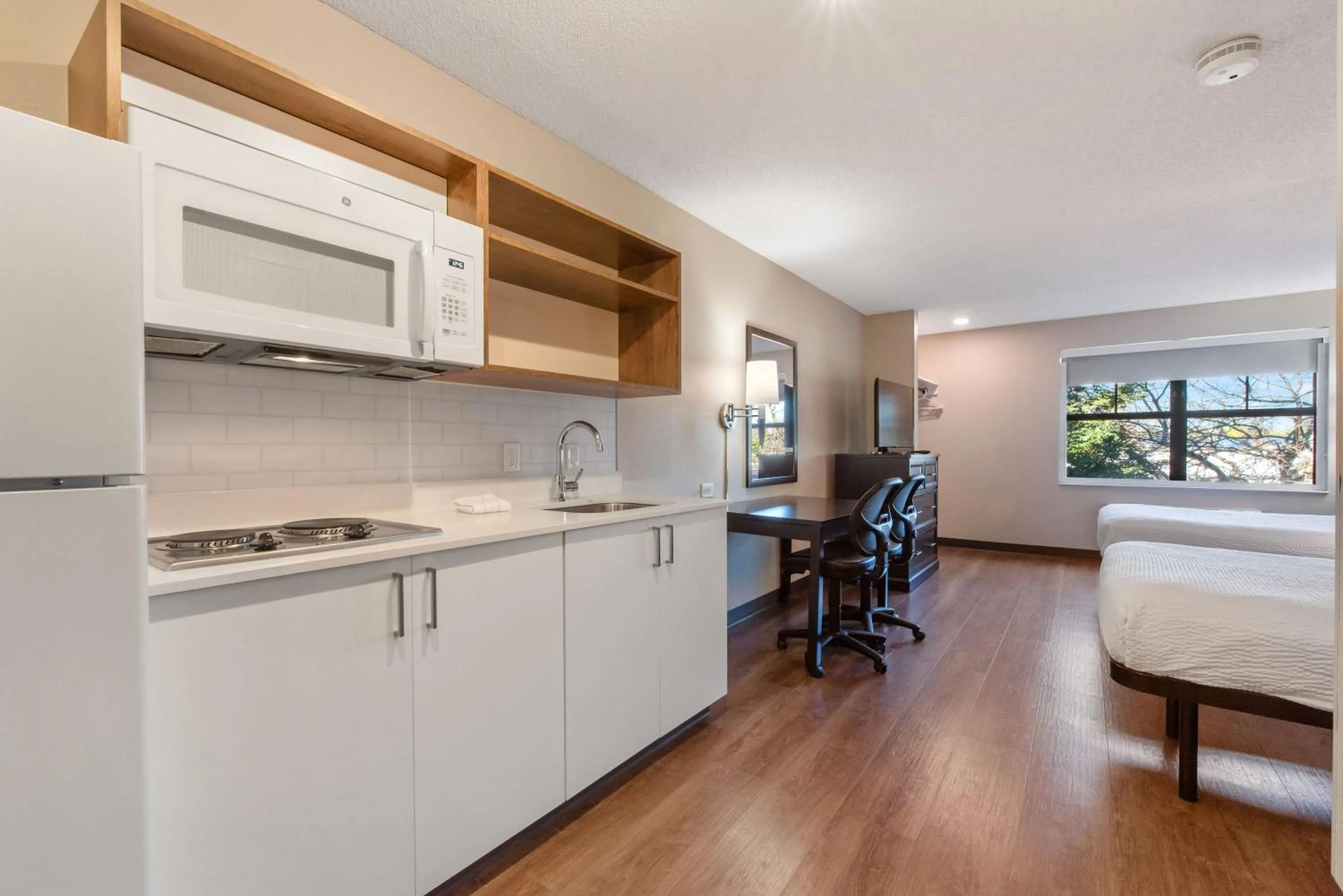 Kitchen or kitchenette, Bed in Extended Stay America Suites - Fremont - Newark