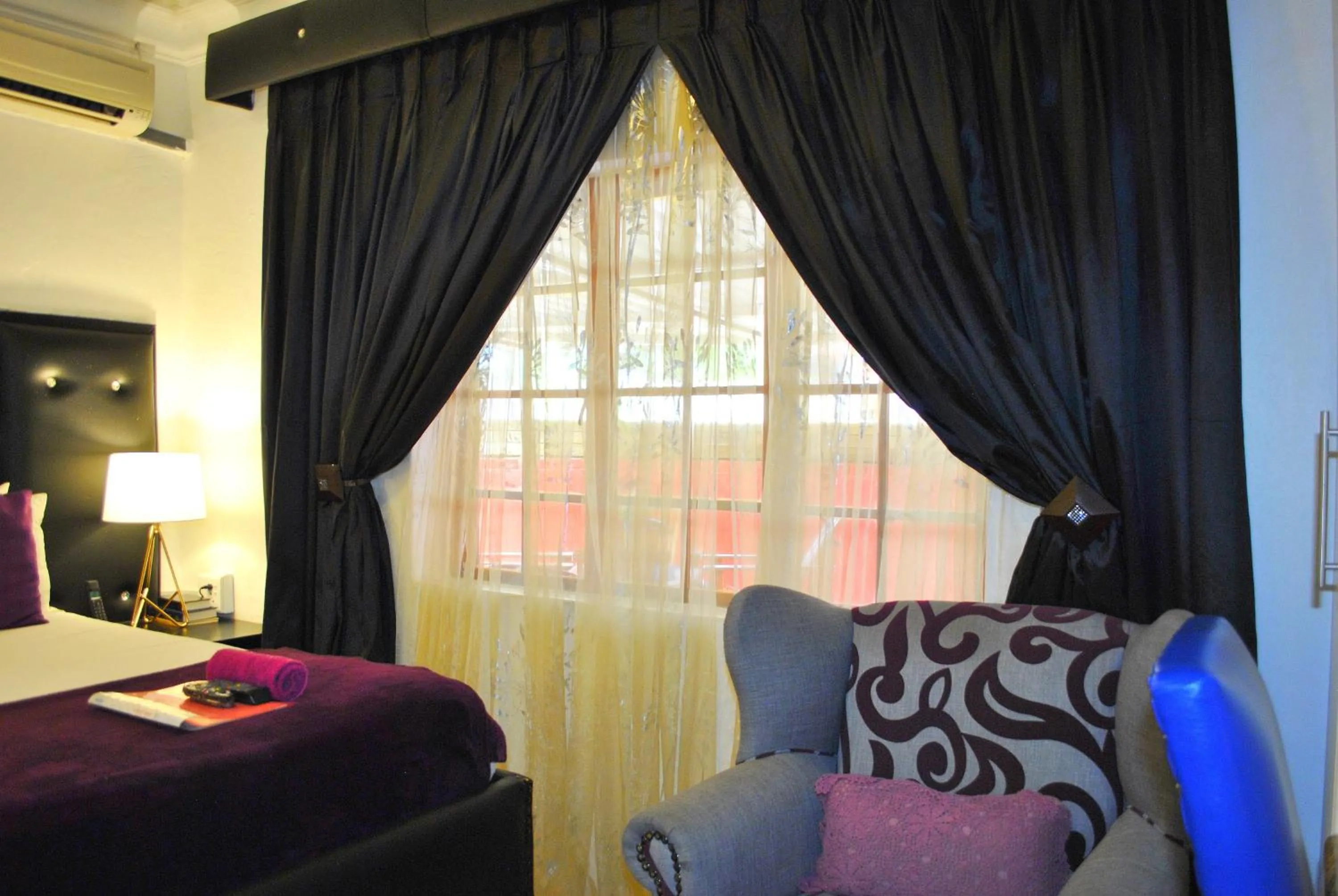 Bedroom, Bed in Lapologa Bed & Breakfast