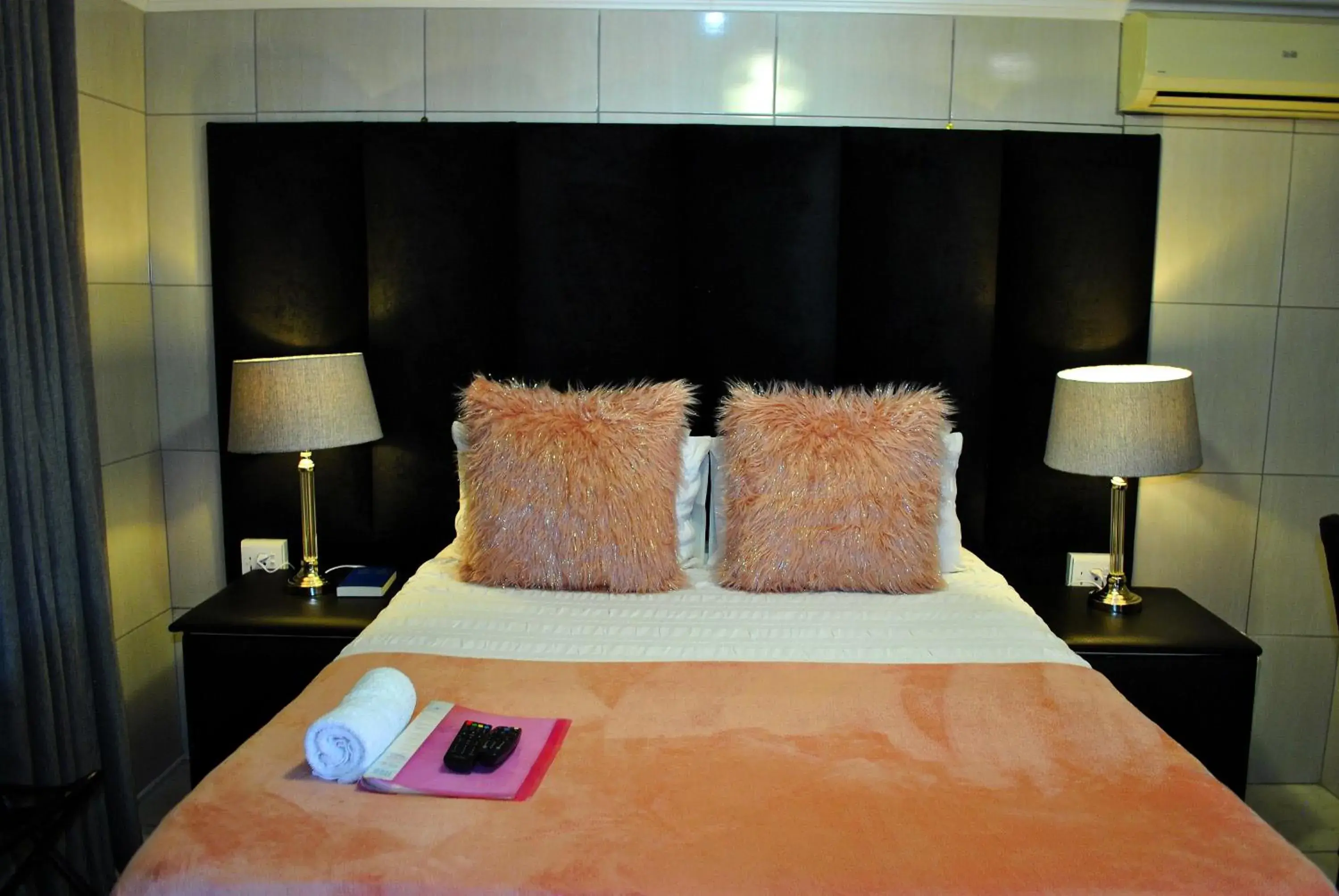 Large Double Room in Lapologa Bed & Breakfast Large Double Room in Lapologa Bed & Breakfast