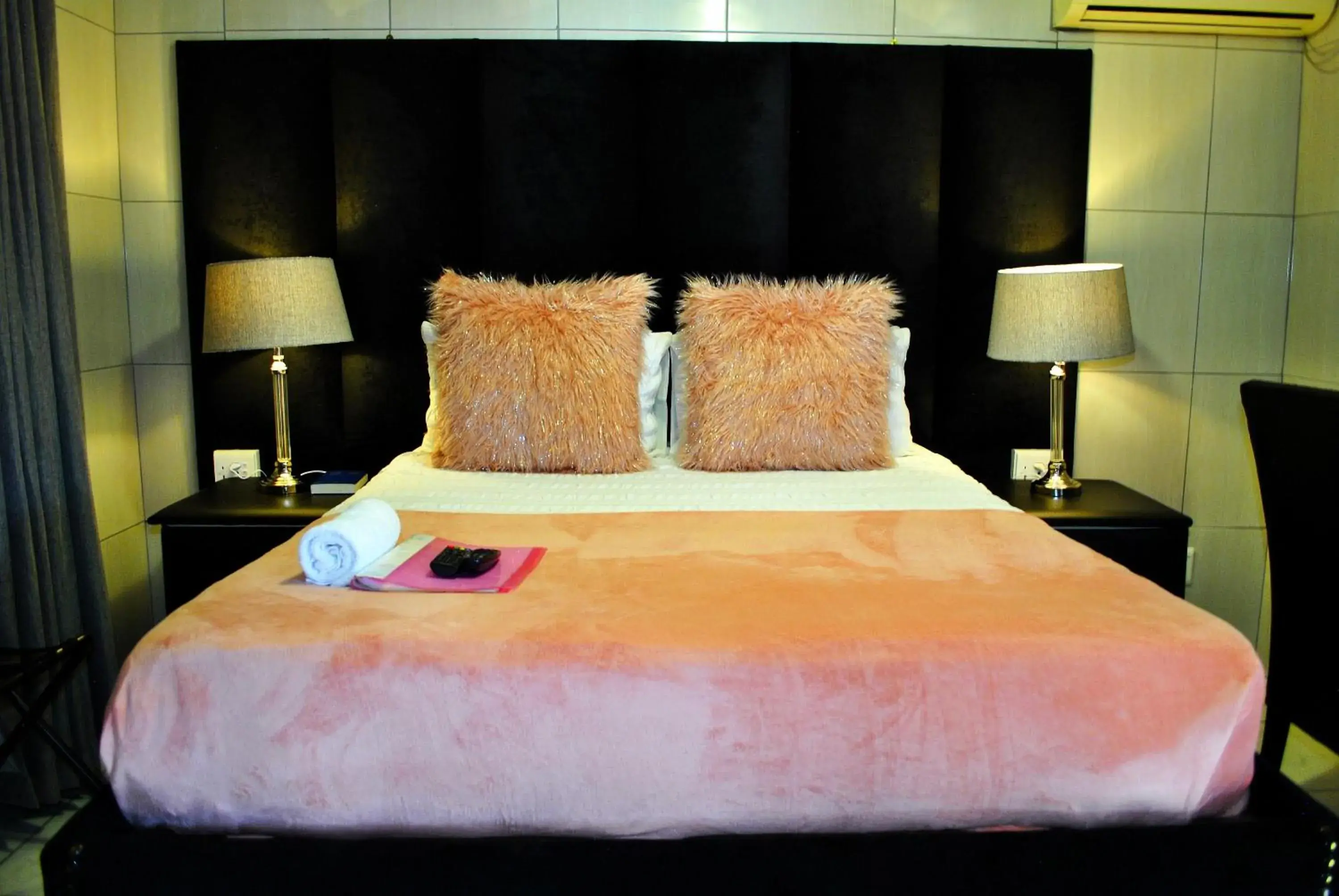 Large Double Room in Lapologa Bed & Breakfast Large Double Room in Lapologa Bed & Breakfast