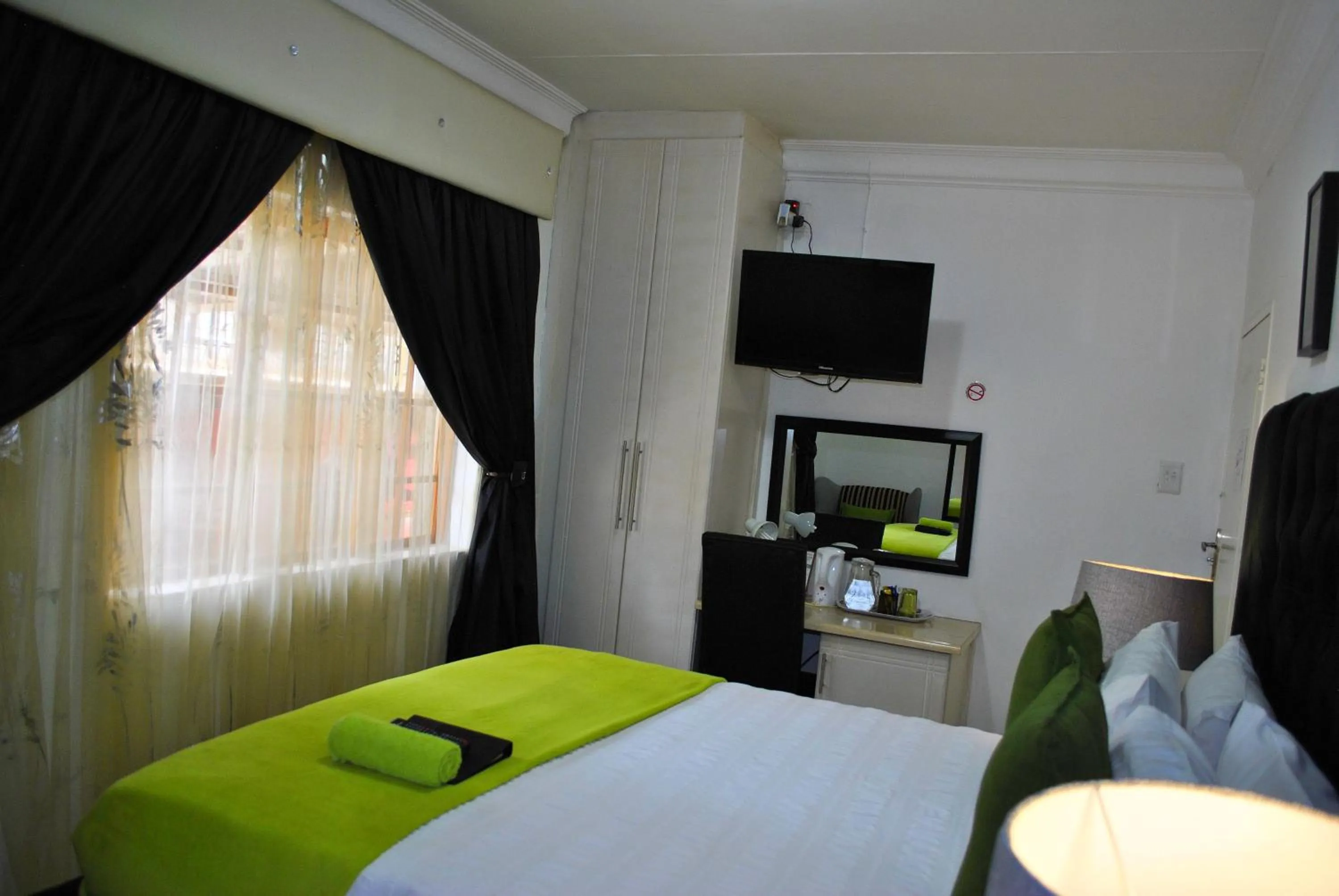TV and multimedia, Bed in Lapologa Bed & Breakfast