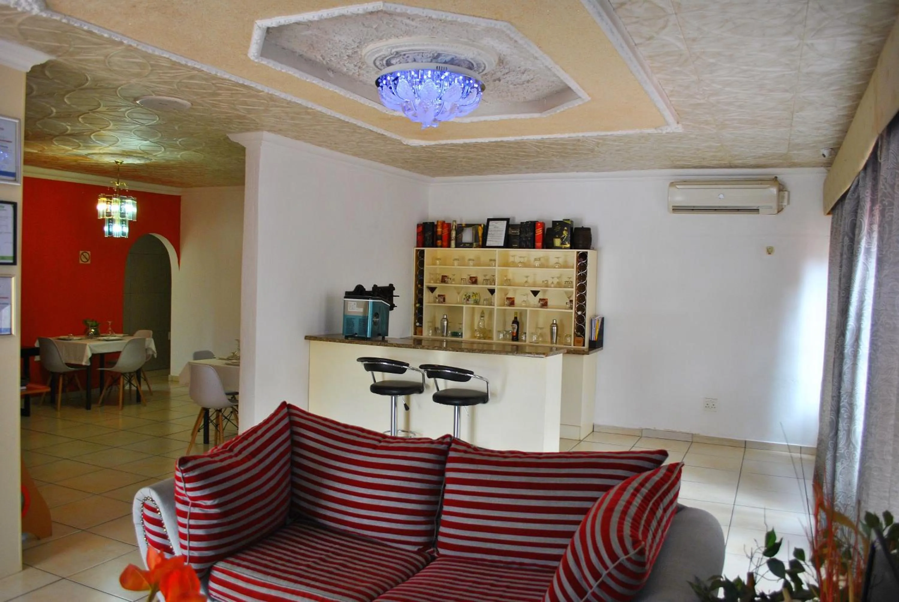 Lounge or bar in Lapologa Bed & Breakfast