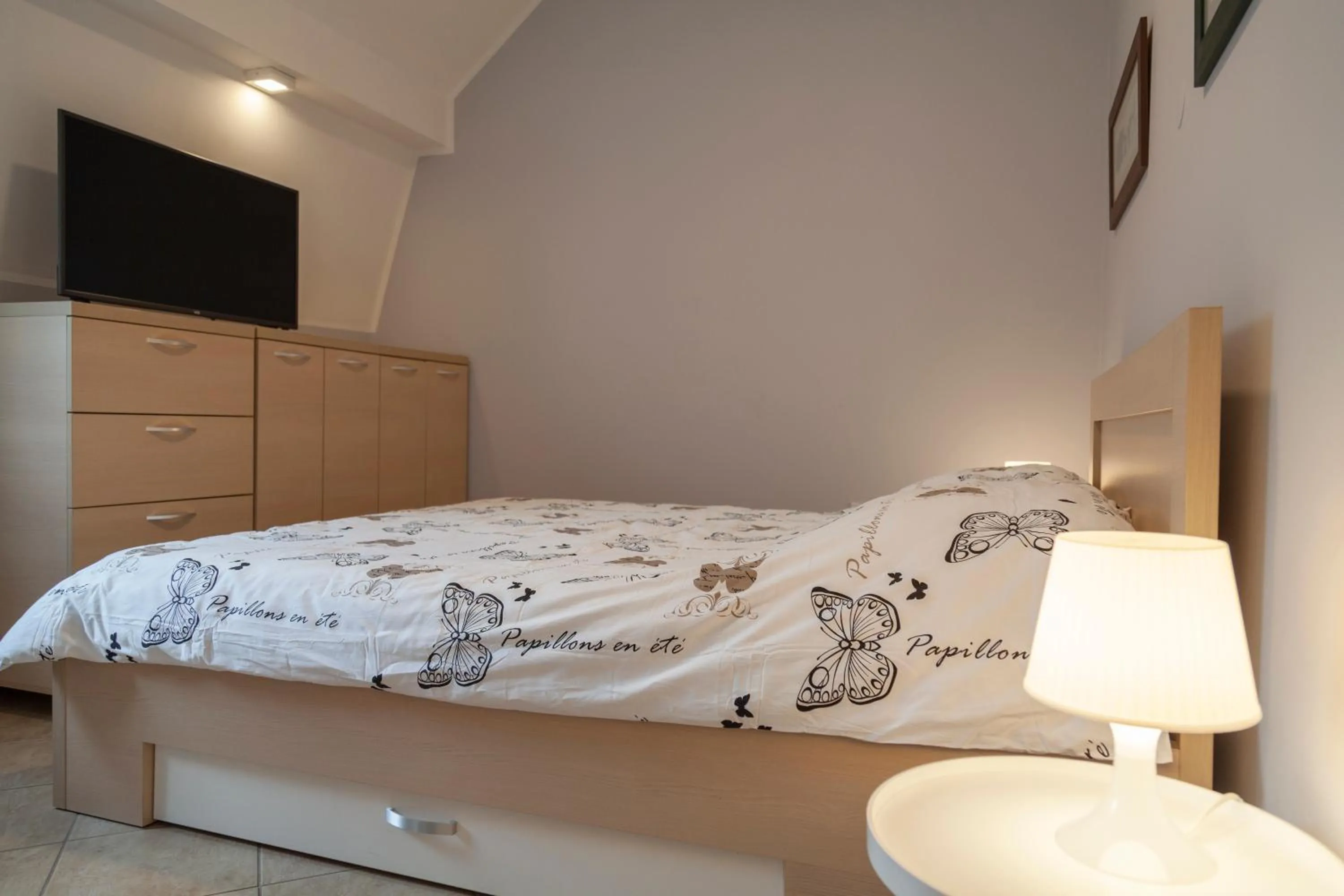 Bed in DC Executive Homes