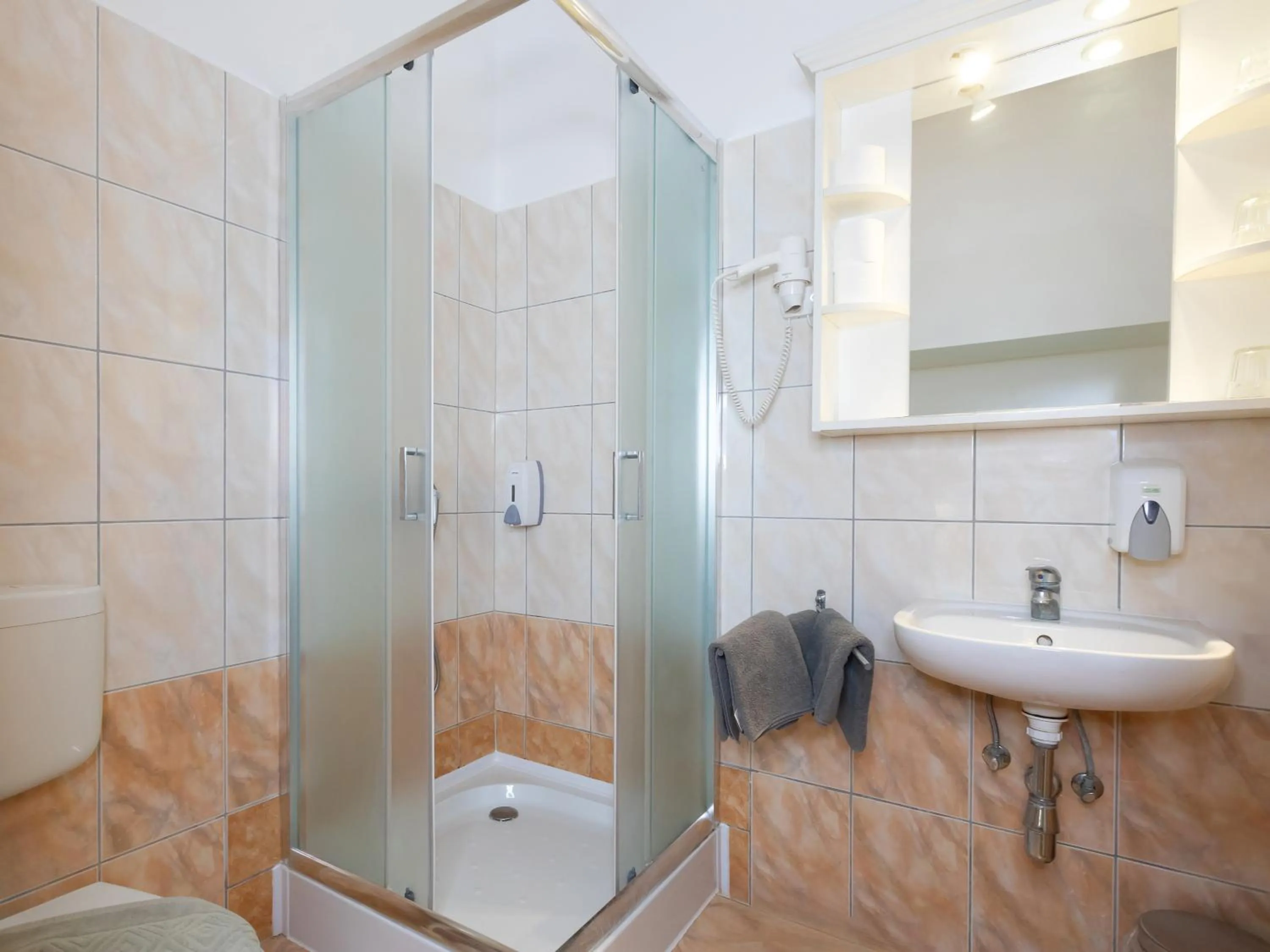 Bathroom in Platán Garden & Rooms Zamárdi - volt Hotel Platán