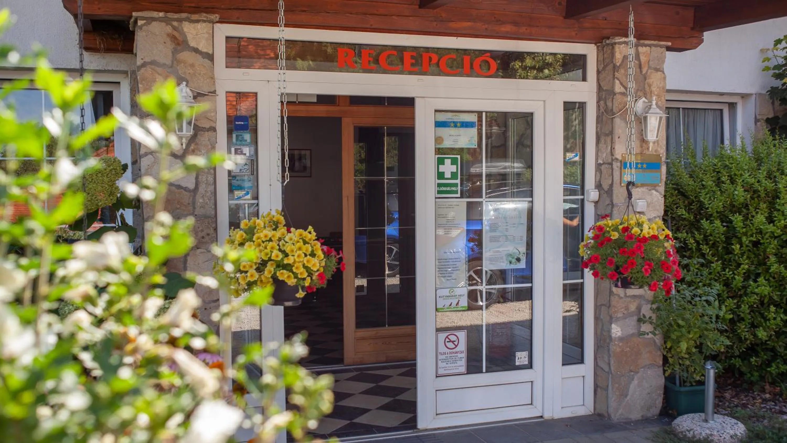 Lobby or reception in Platán Garden & Rooms Zamárdi - volt Hotel Platán