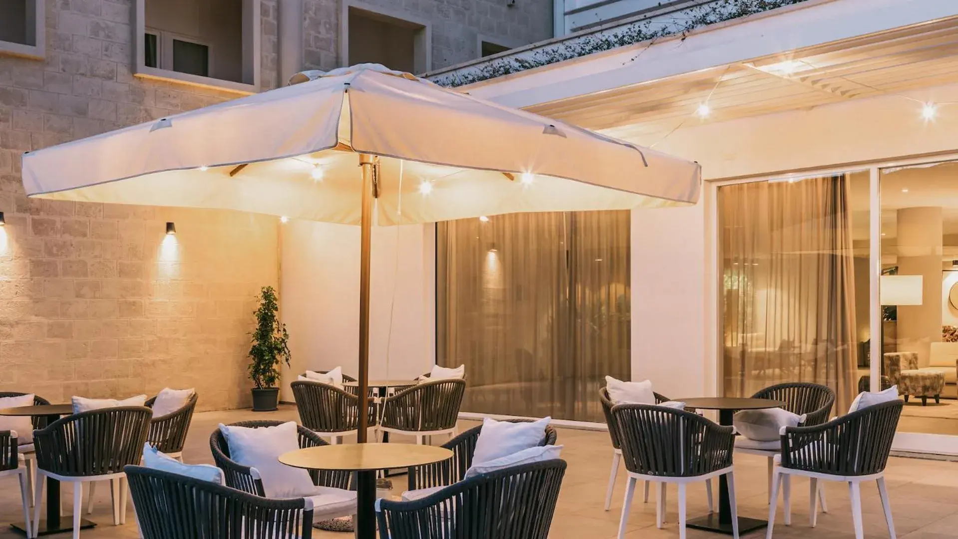 Lounge or bar in Mangia's Himera Resort Lounge or bar in Mangia's Himera Resort