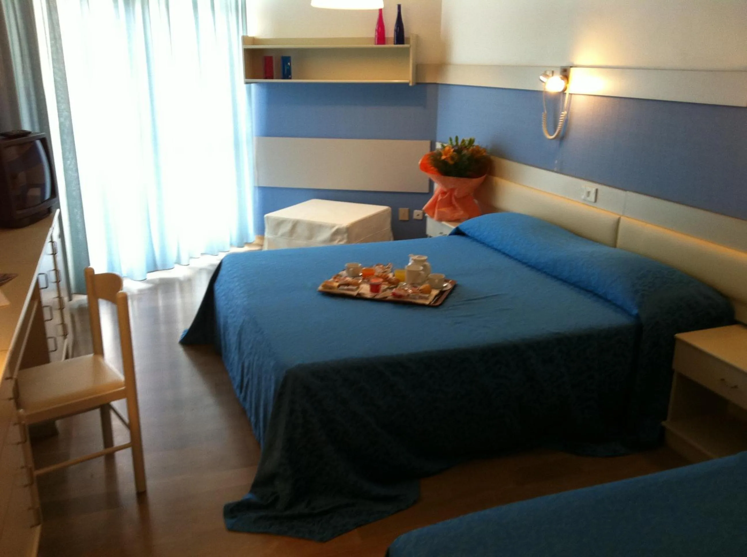 Photo of the whole room, Bed in Hotel Select