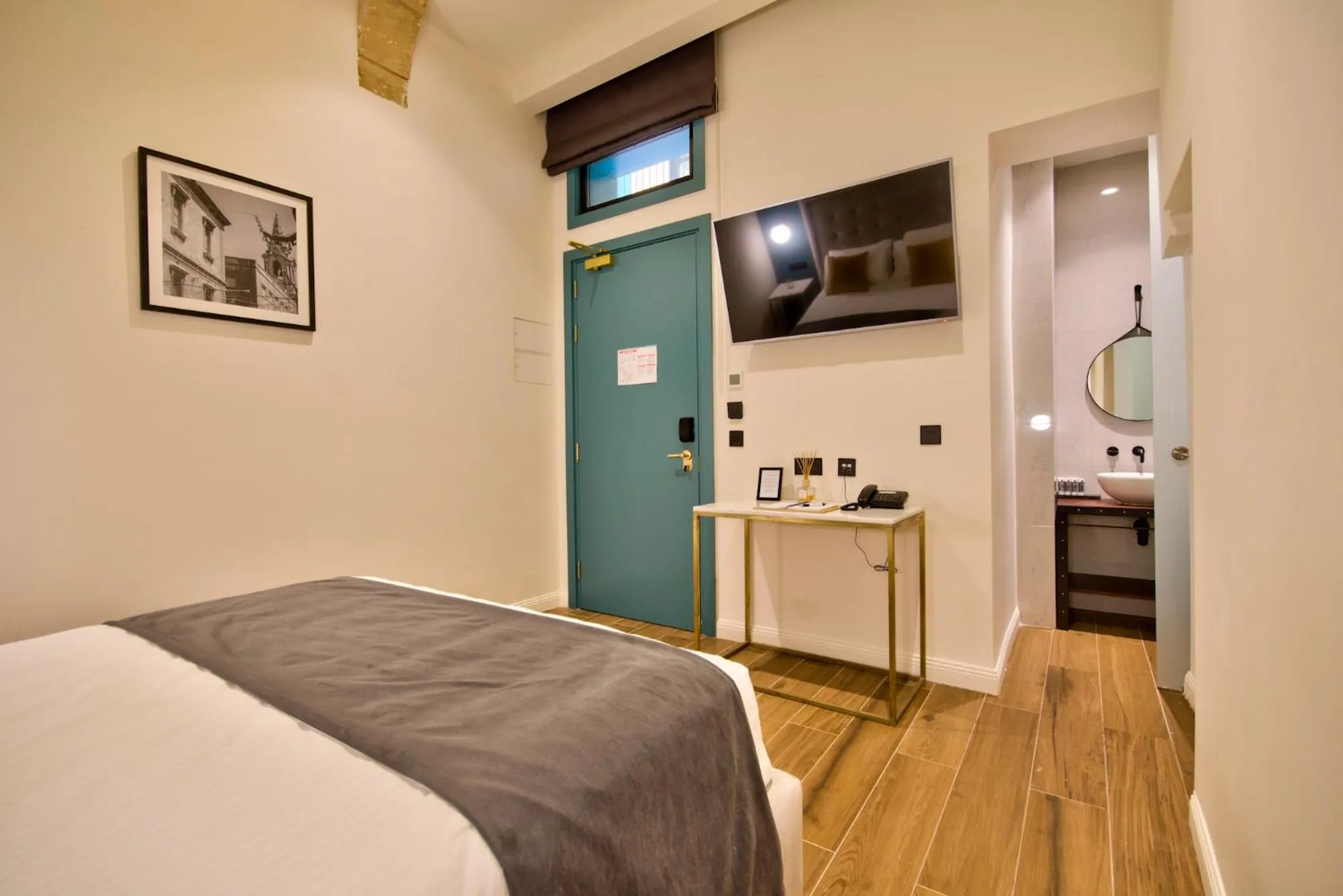 Photo of the whole room, Bed in 23 Boutique Hotel