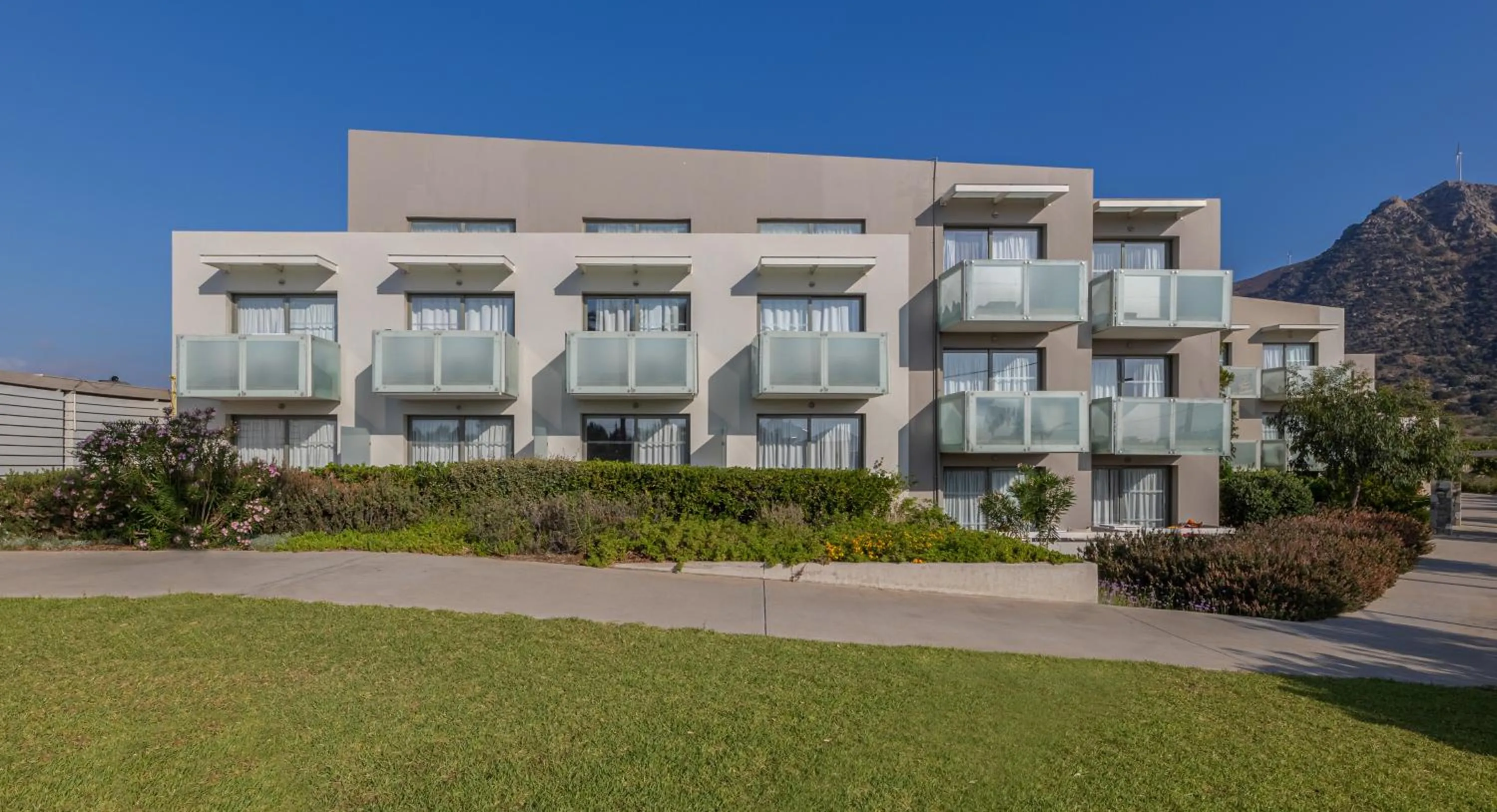 Garden in Akti Palace Hotel