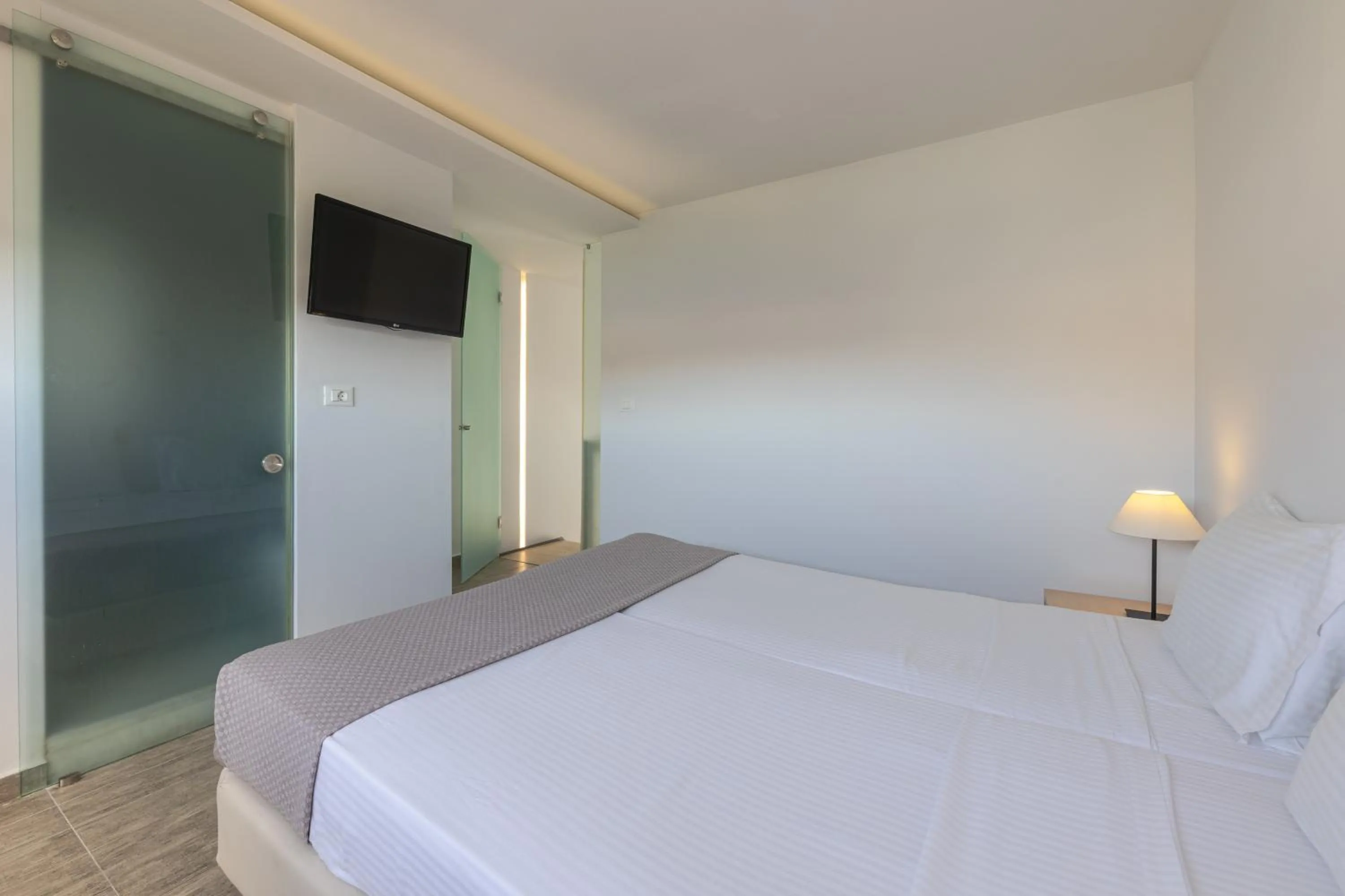 Garden view, Bed in Akti Palace Hotel