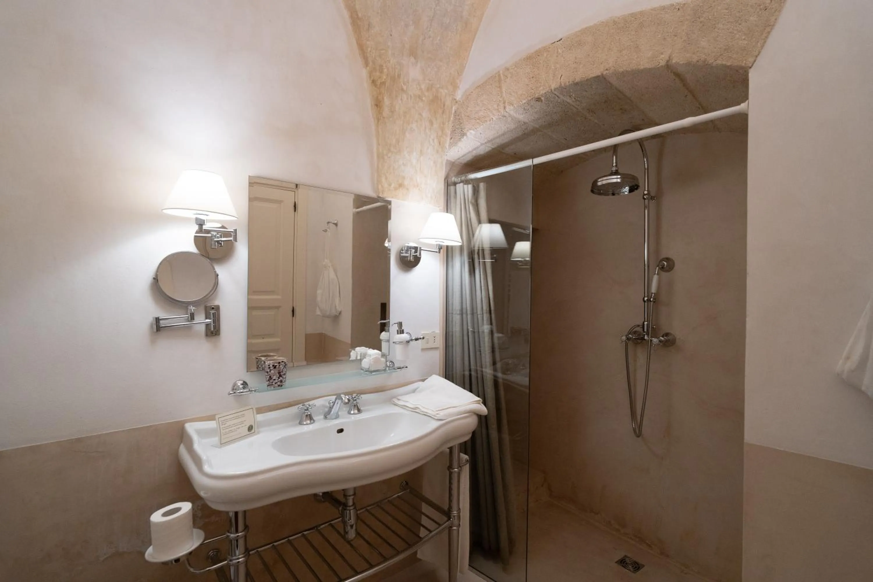 Bathroom in Palazzo Muci