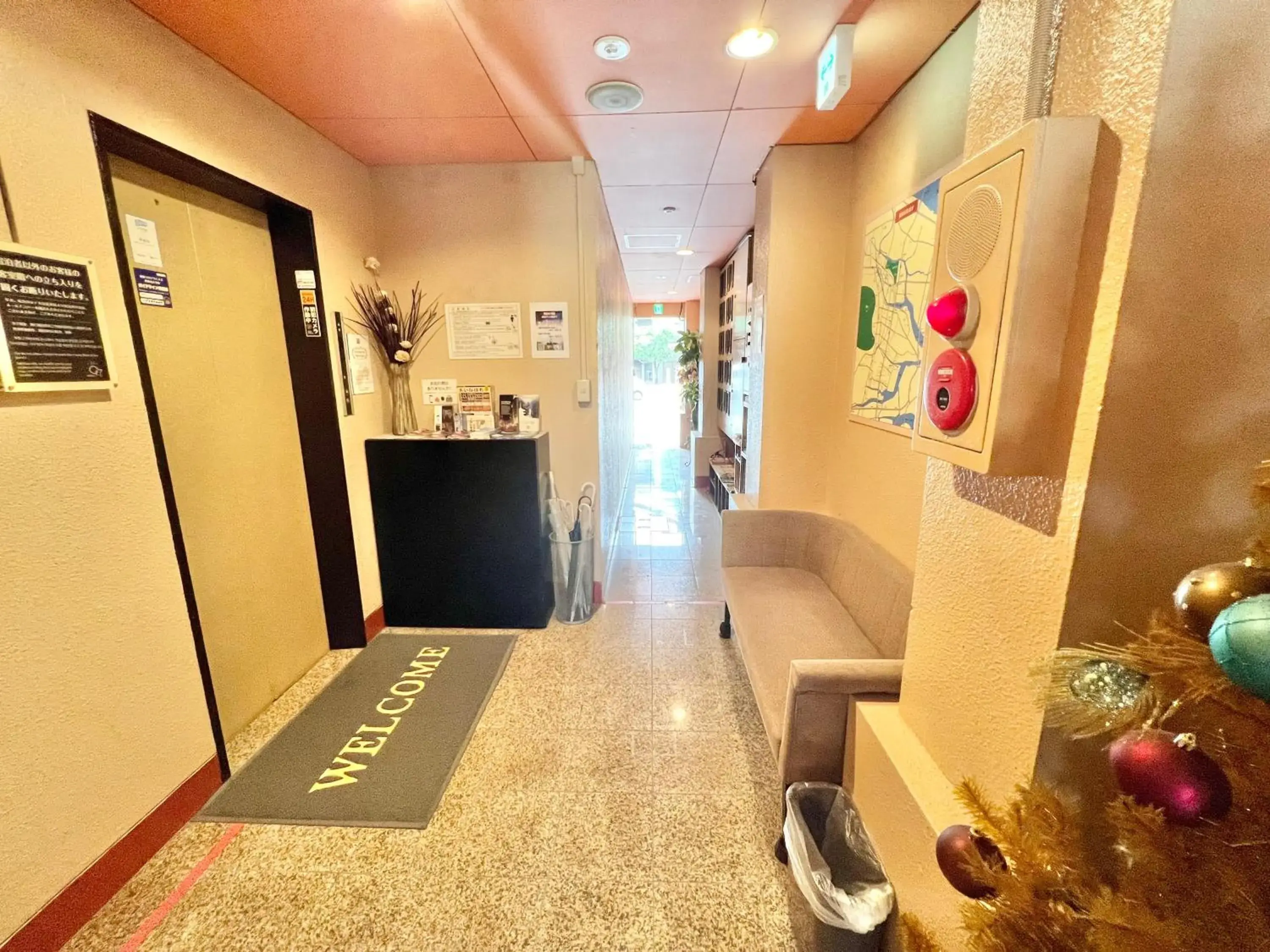 Property building in PetitHotel017全室ミニキッチン付きファミリルーム 飲食街中心 阿波踊り会館7分 文理 徳島大学 アスティとくしま車8分 Property building in PetitHotel017全室ミニキッチン付きファミリルーム 飲食街中心 阿波踊り会館7分 文理 徳島大学 アスティとくしま車8分