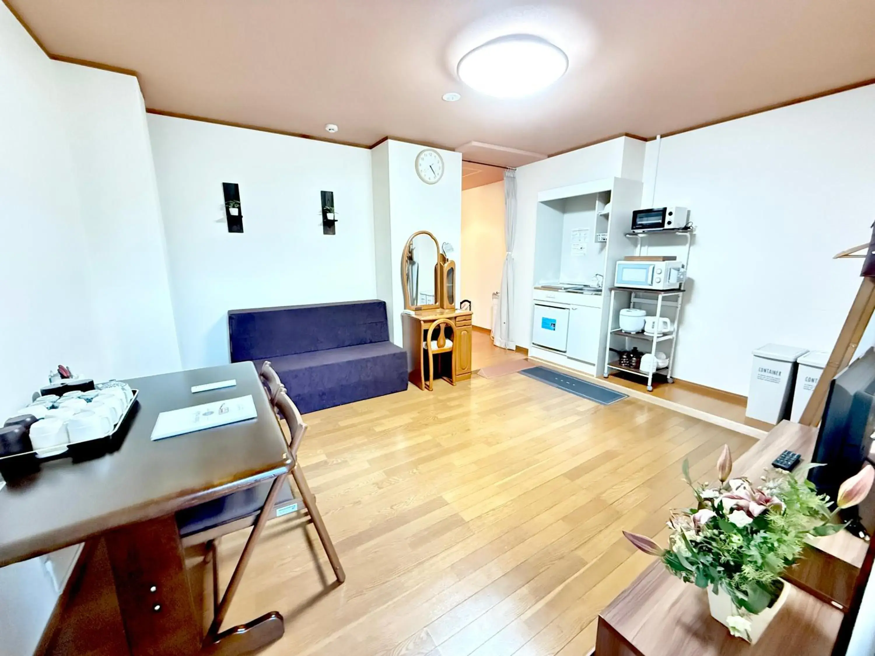 Bed in PetitHotel017全室ミニキッチン付きファミリルーム 飲食街中心 阿波踊り会館7分 文理 徳島大学 アスティとくしま車8分 Bed in PetitHotel017全室ミニキッチン付きファミリルーム 飲食街中心 阿波踊り会館7分 文理 徳島大学 アスティとくしま車8分