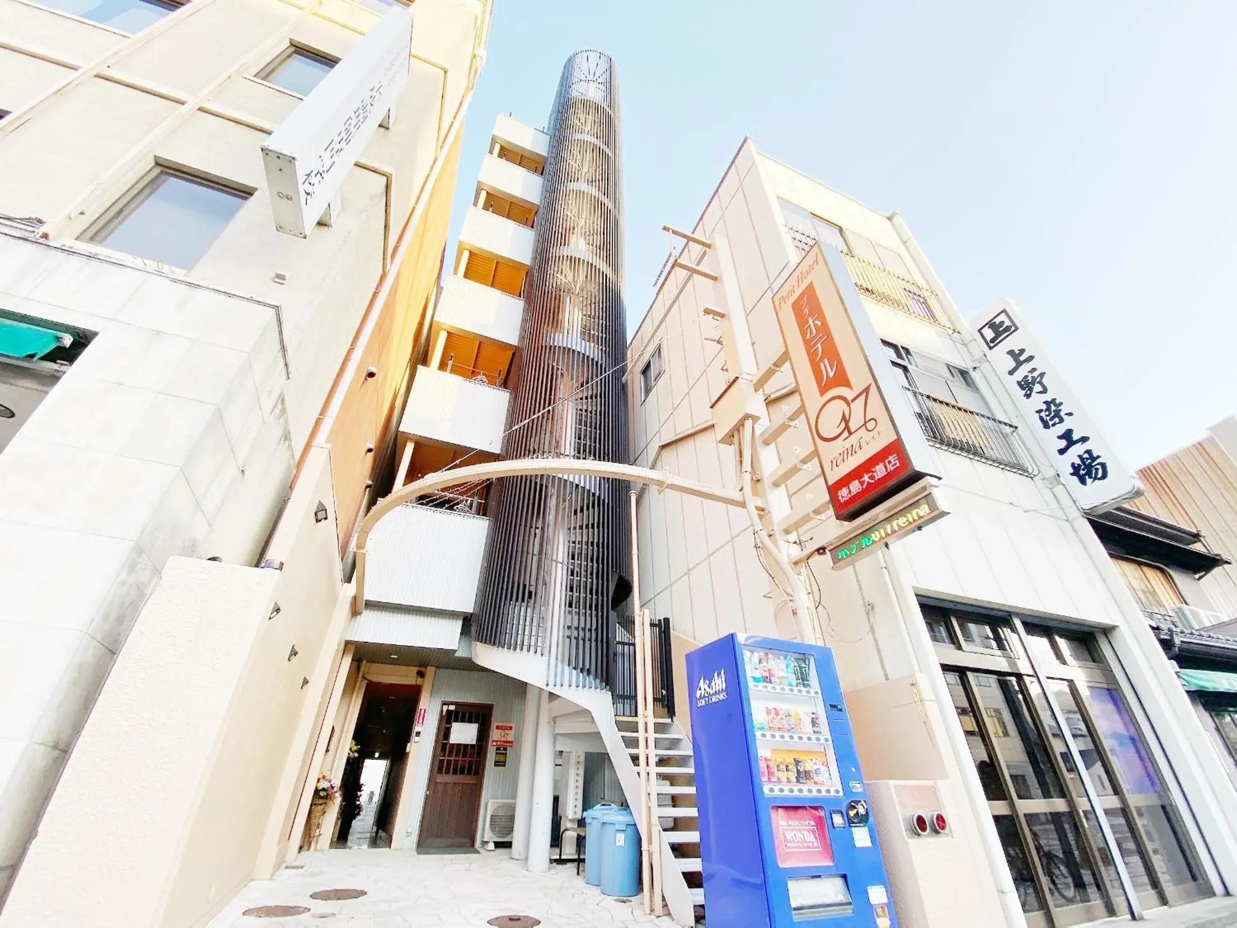 Property building in PetitHotel017全室ミニキッチン付きファミリルーム 飲食街中心 阿波踊り会館7分 文理 徳島大学 アスティとくしま車8分 Property building in PetitHotel017全室ミニキッチン付きファミリルーム 飲食街中心 阿波踊り会館7分 文理 徳島大学 アスティとくしま車8分