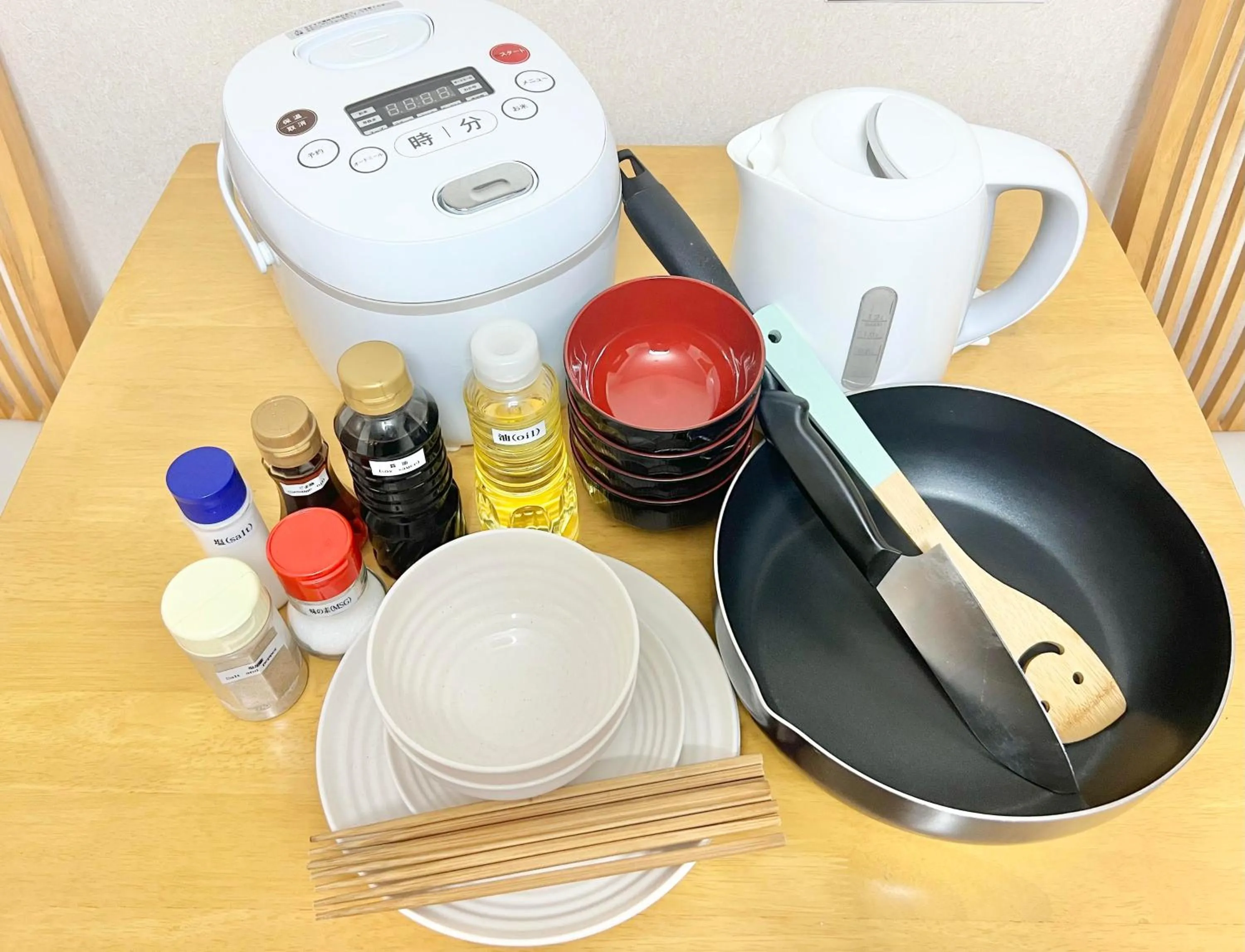 Area and facilities in PetitHotel017全室ミニキッチン付きファミリルーム 飲食街中心 阿波踊り会館7分 文理 徳島大学 アスティとくしま車8分